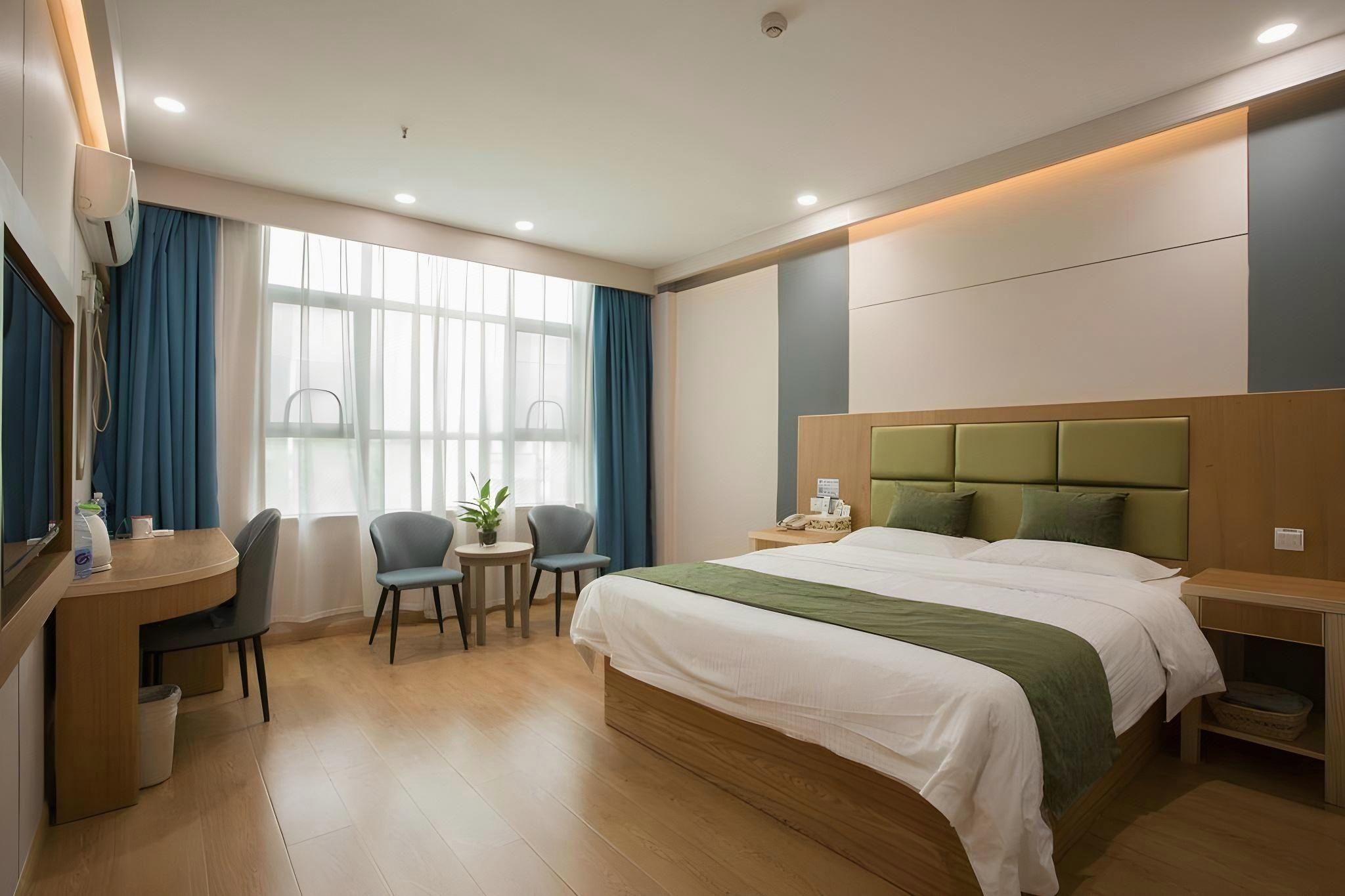 Deluxe Room Queen