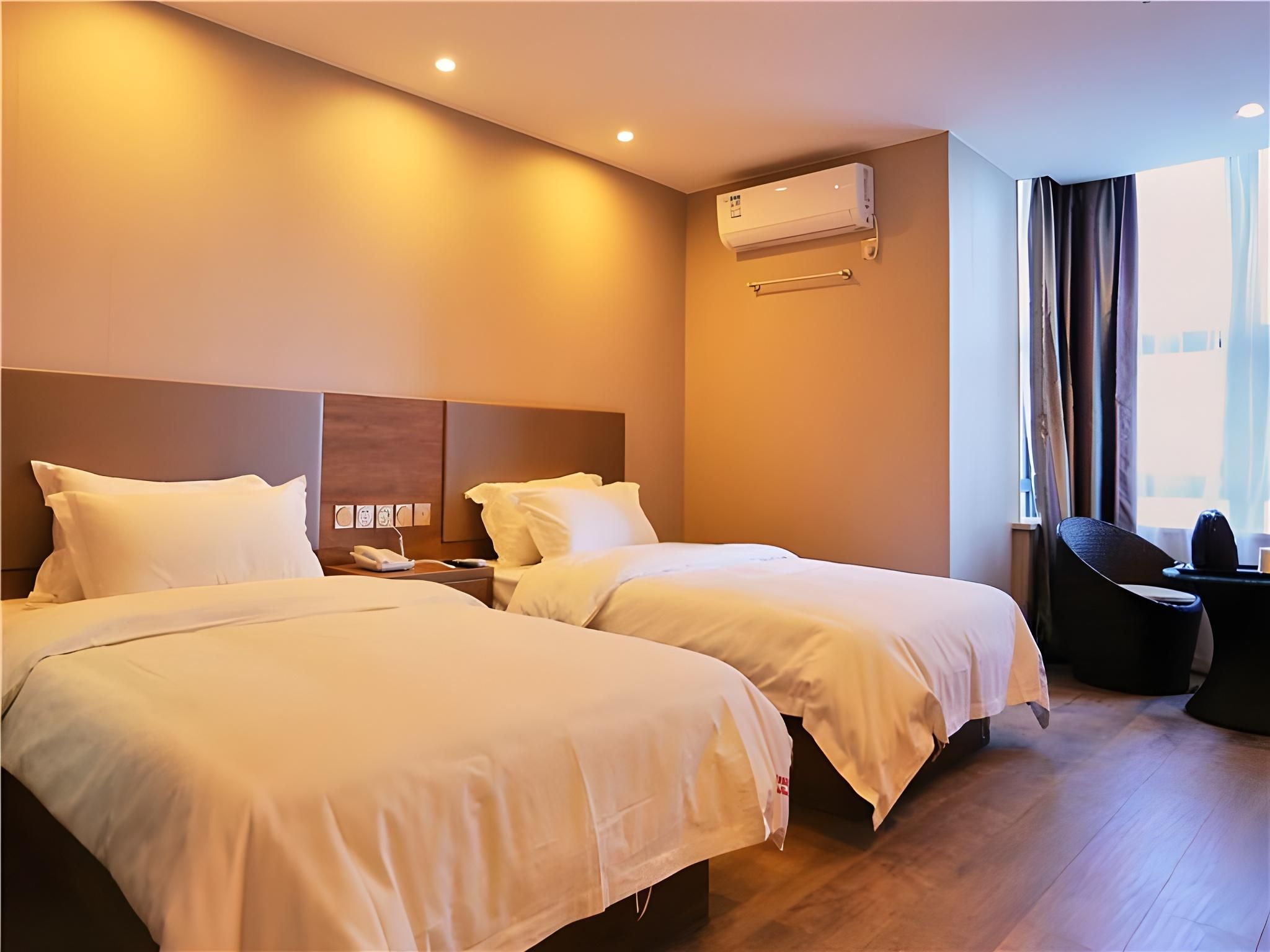 Twin Business Room