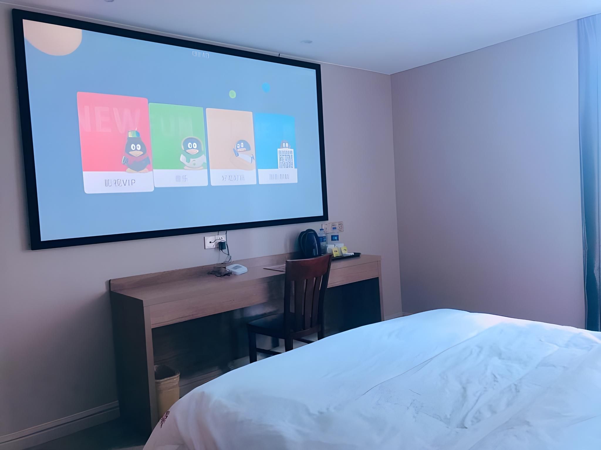 GTI - Feature 1 Bed Room, Giant screen Cinema