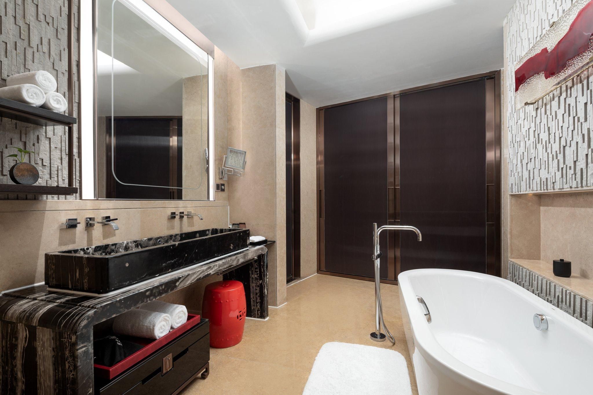 Hualuxe Deluxe Suite