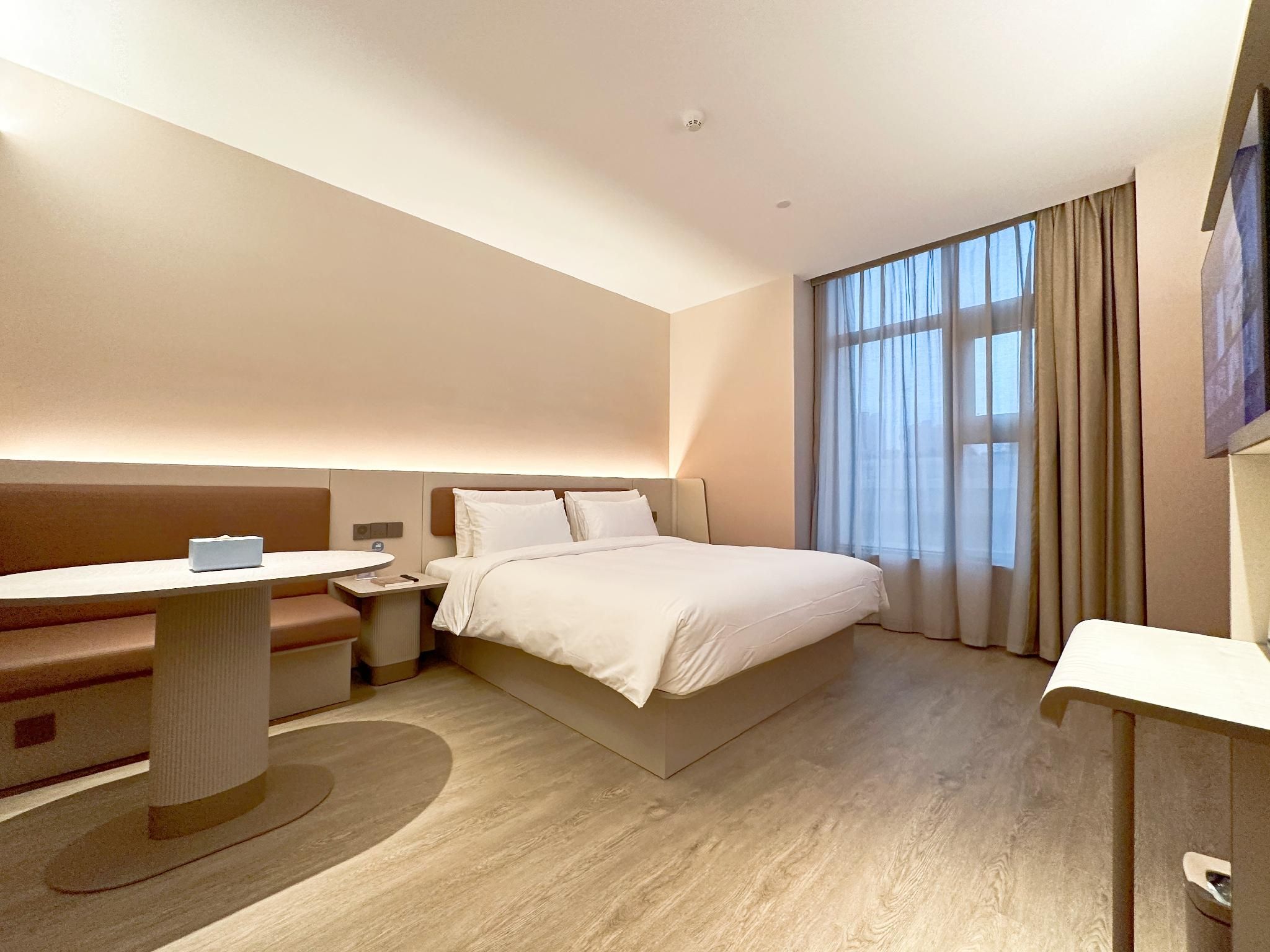 Huazhu - Family Room