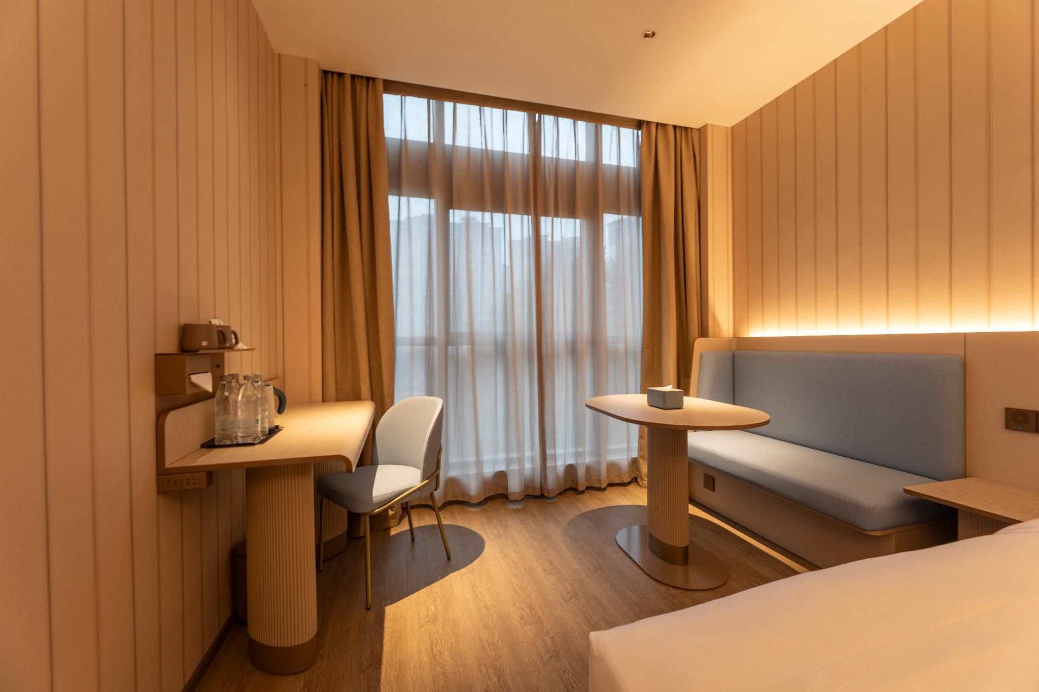 Huazhu - Superior T Bed Room