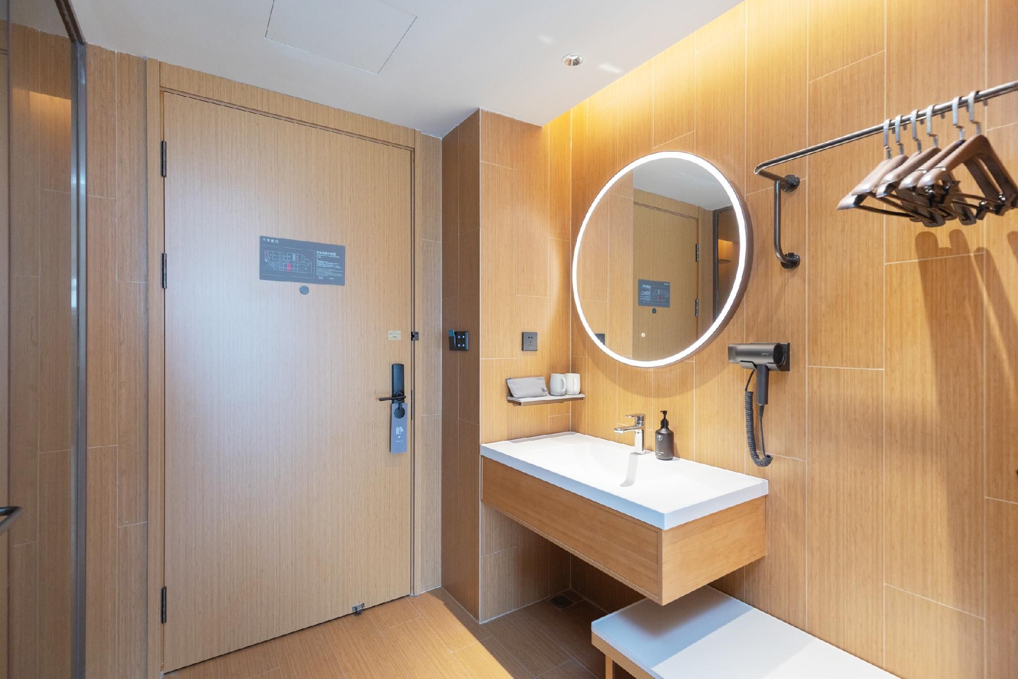 Huazhu - Superior Twin Room with View