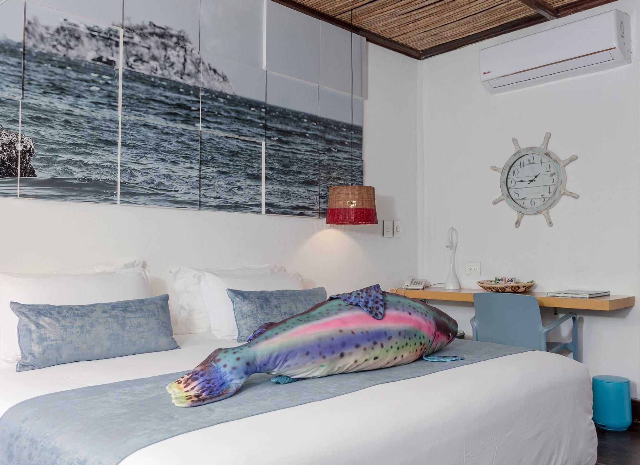 Deluxe - 1 King Bed