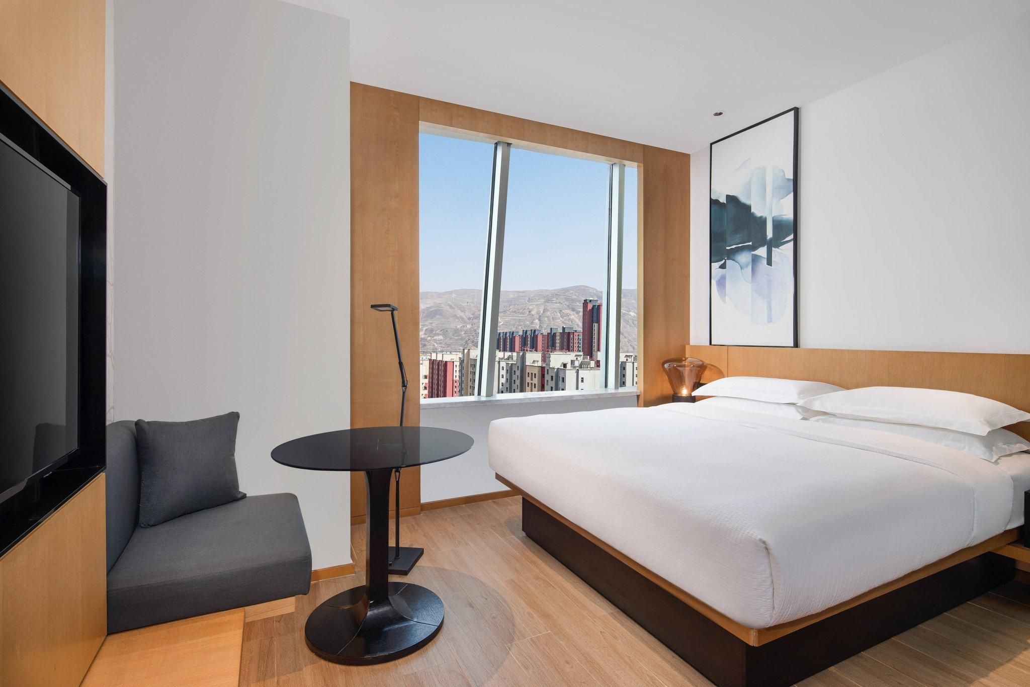 Fairfield by Marriott Xining North Standard King, Guest room, 1 King
