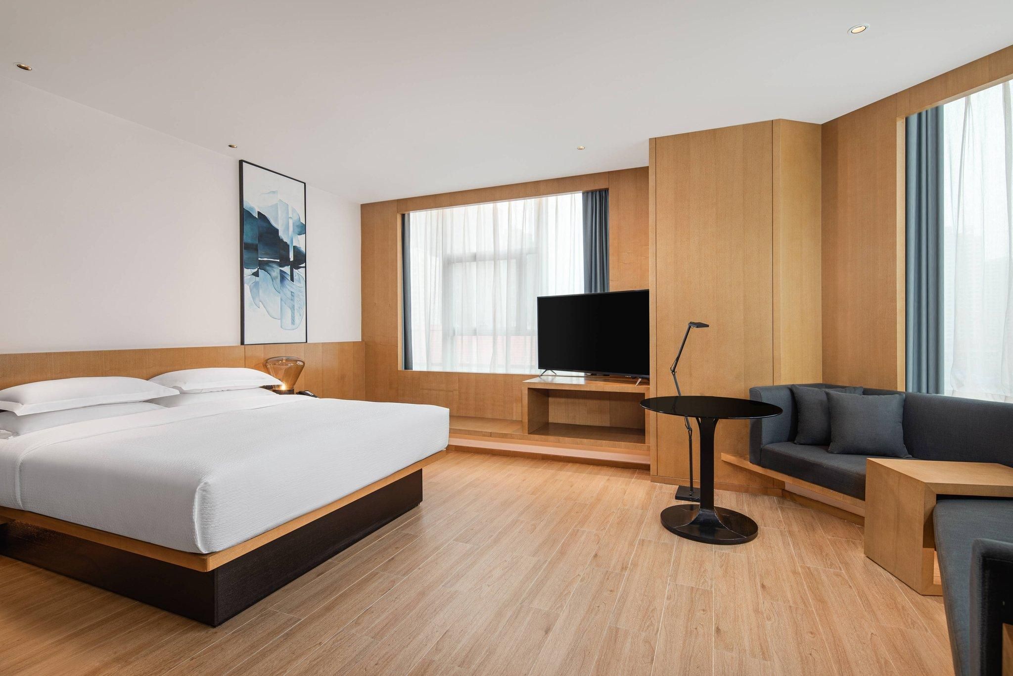 Deluxe King, Guest room, 1 King, City view