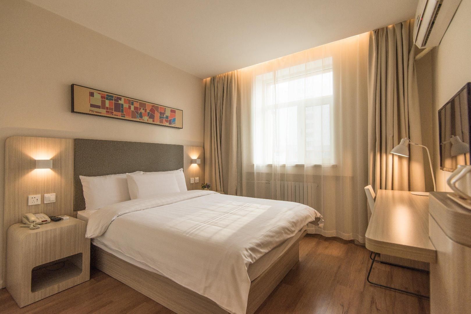 Huazhu - Room With Bed