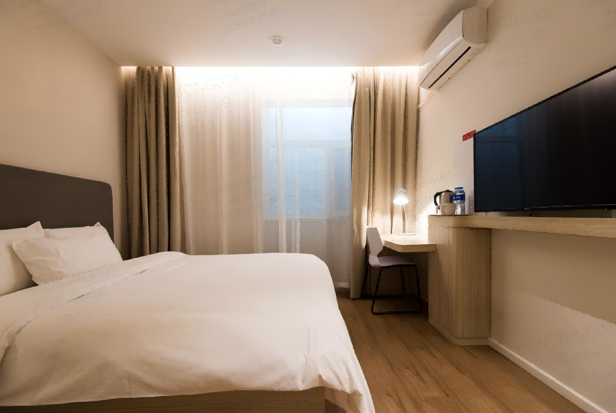 Landscape Queen Room