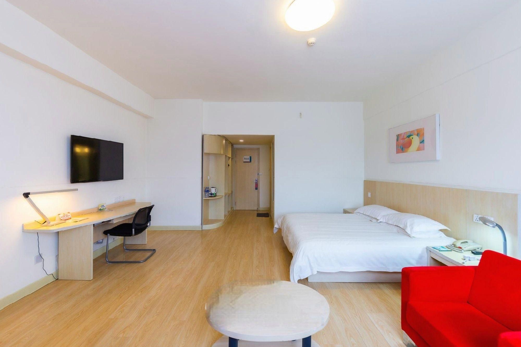wh - deluxe bed room