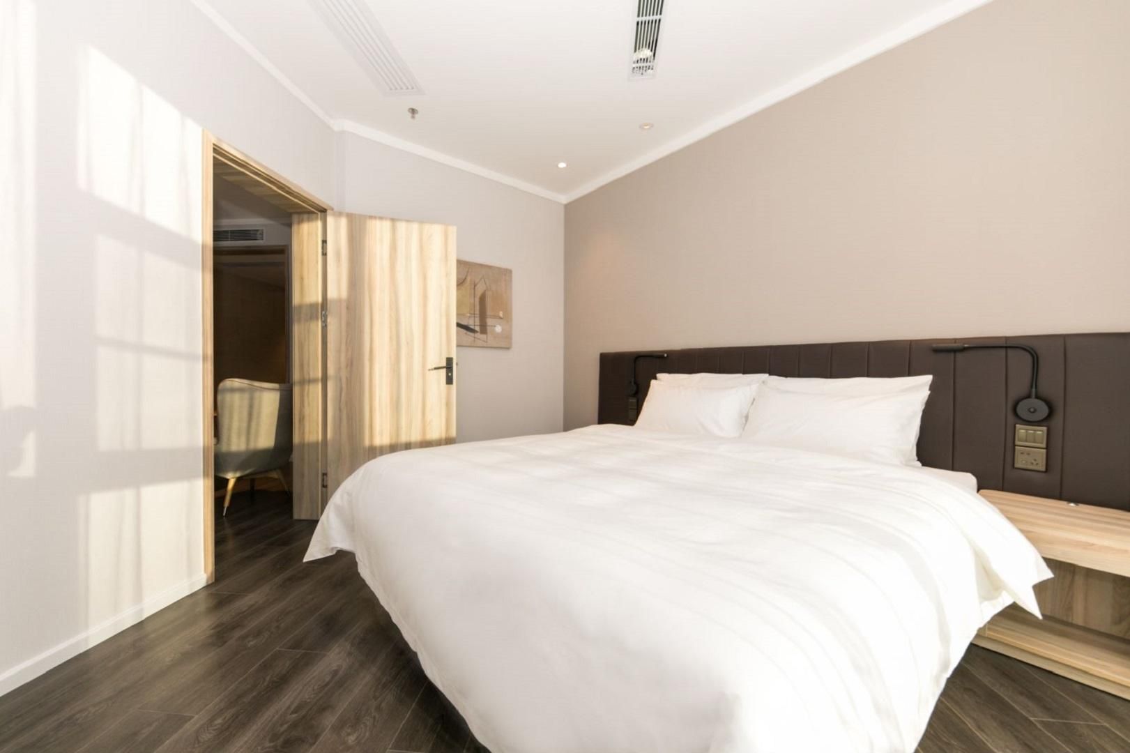 Hanting Premium Hotel  Xining Tangdao Wanda Plaza Huazhu - Room With Bed