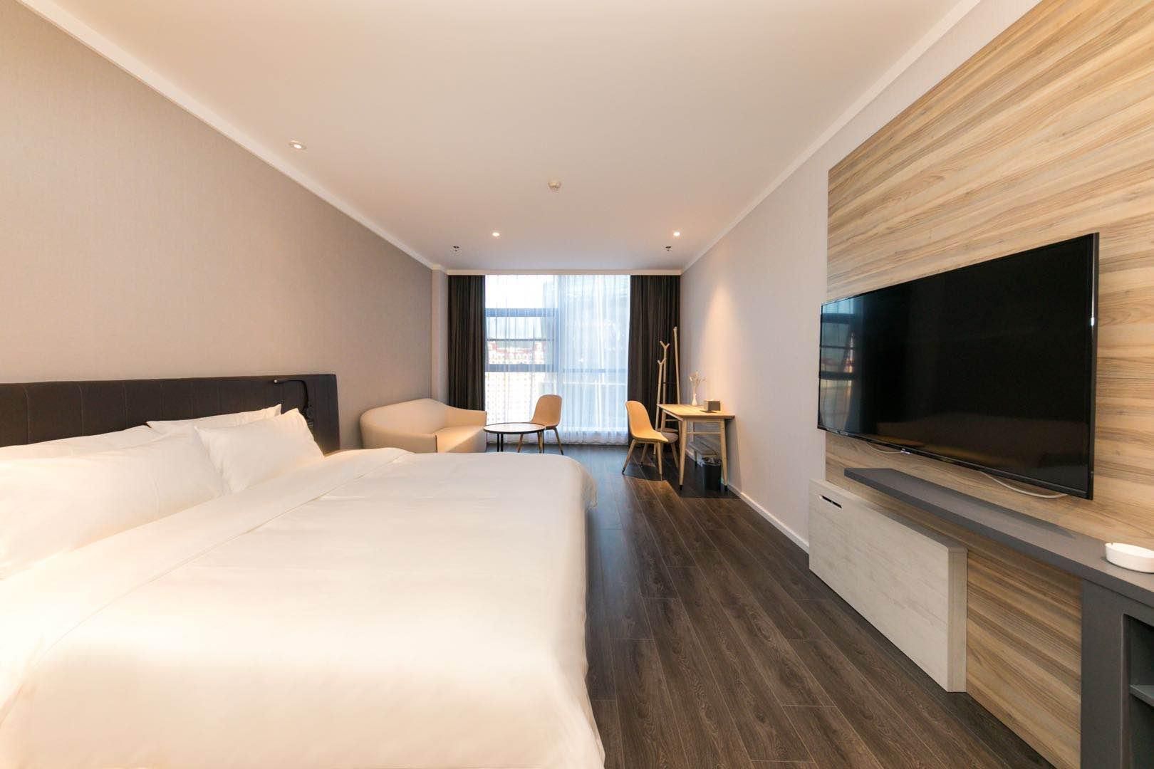 Huazhu - Deluxe Bed Room