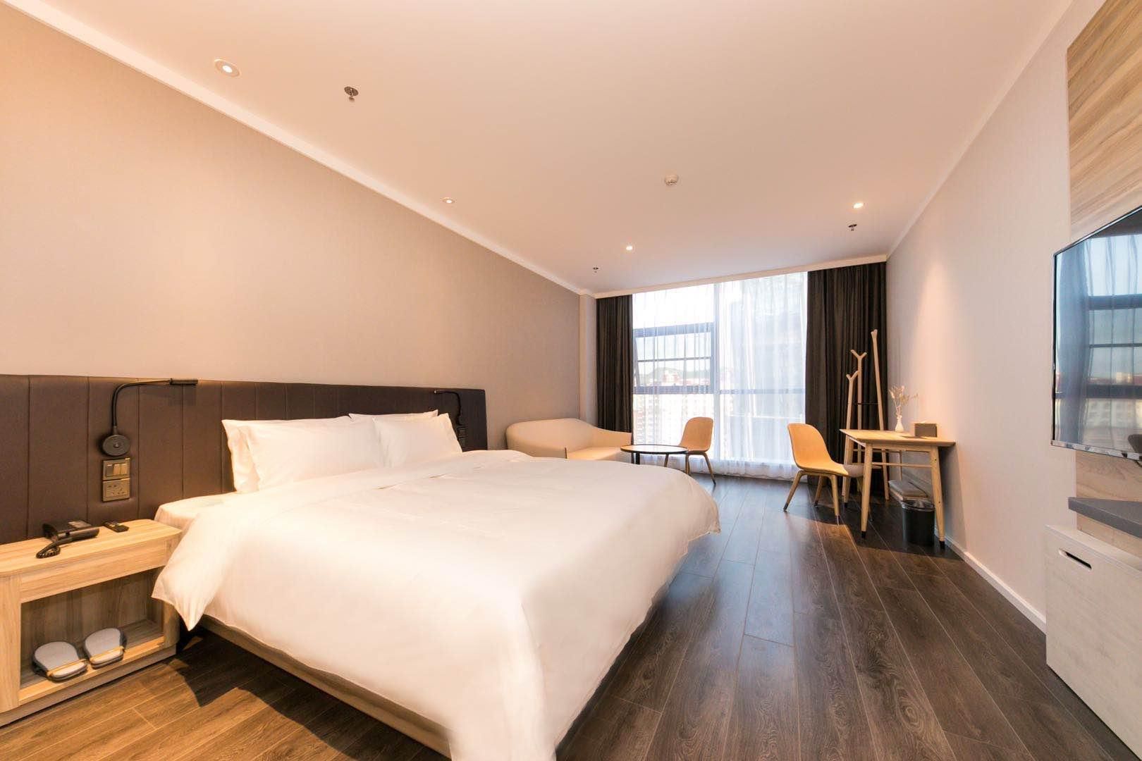 Huazhu - Deluxe Bed Room