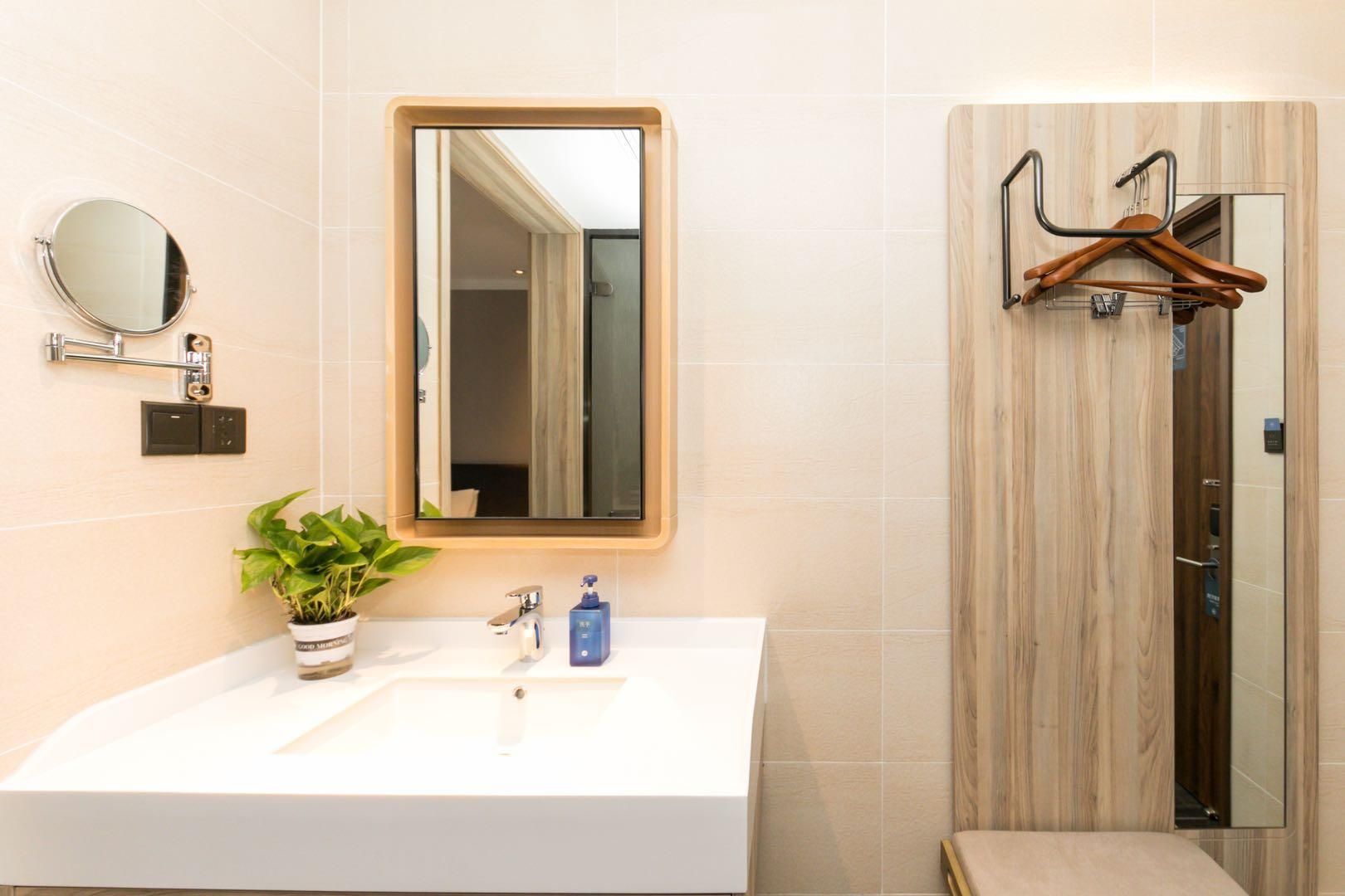 Huazhu - Superior BedRoom