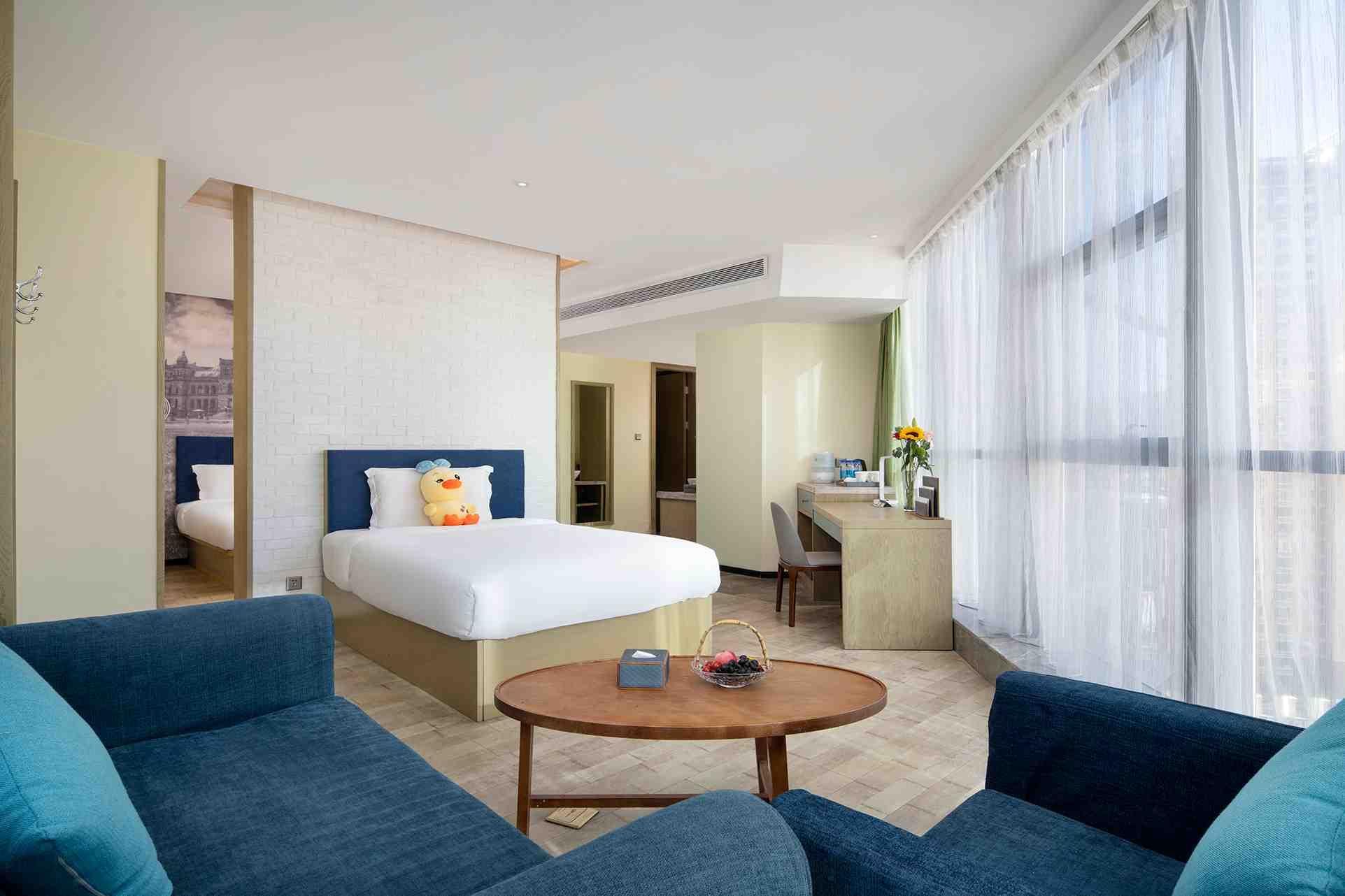 MEHOOD Hotel Xining Haihu New District Victoria Family Suite with Mountain Suite