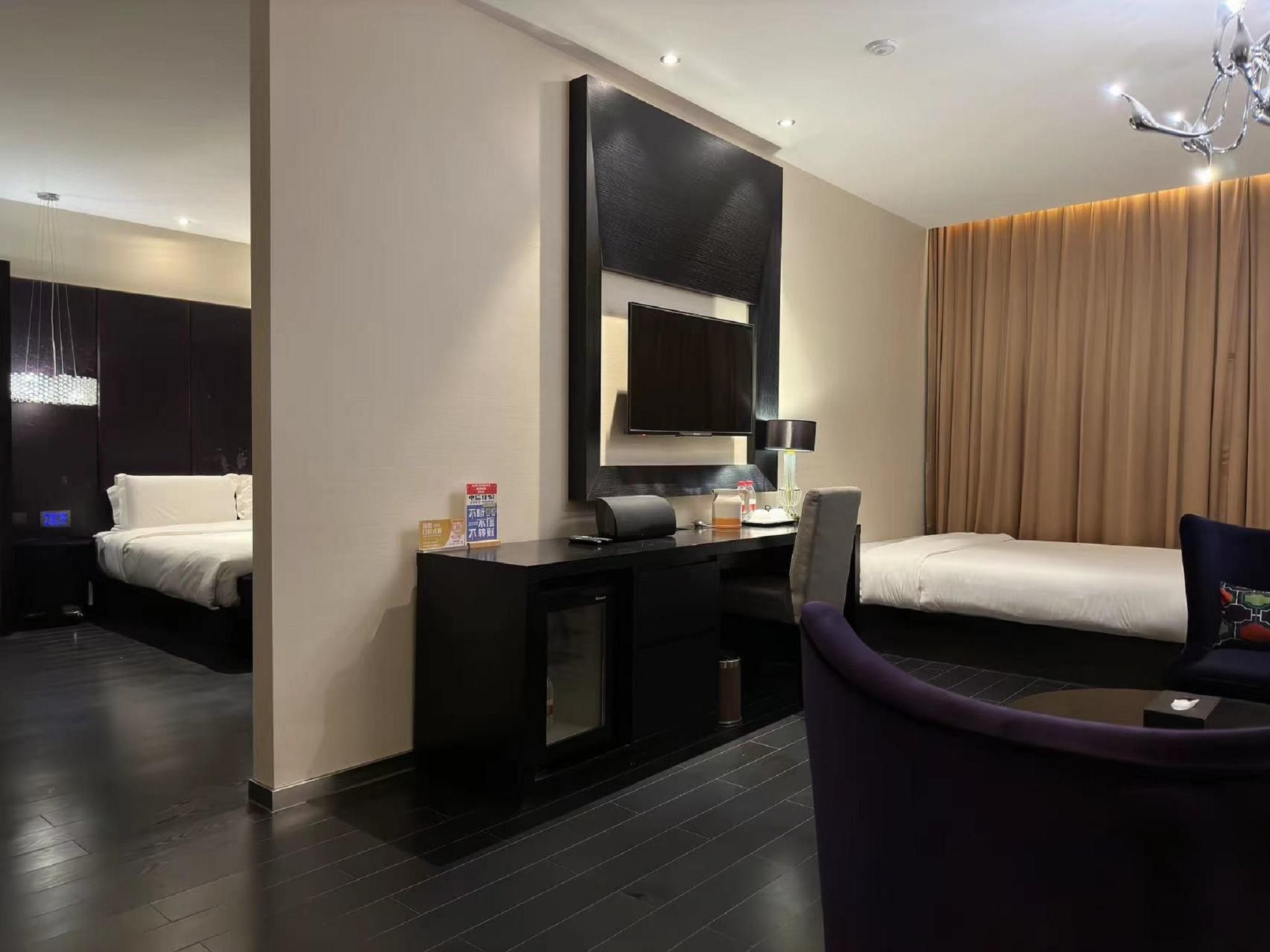 Huazhu - Bonding Room