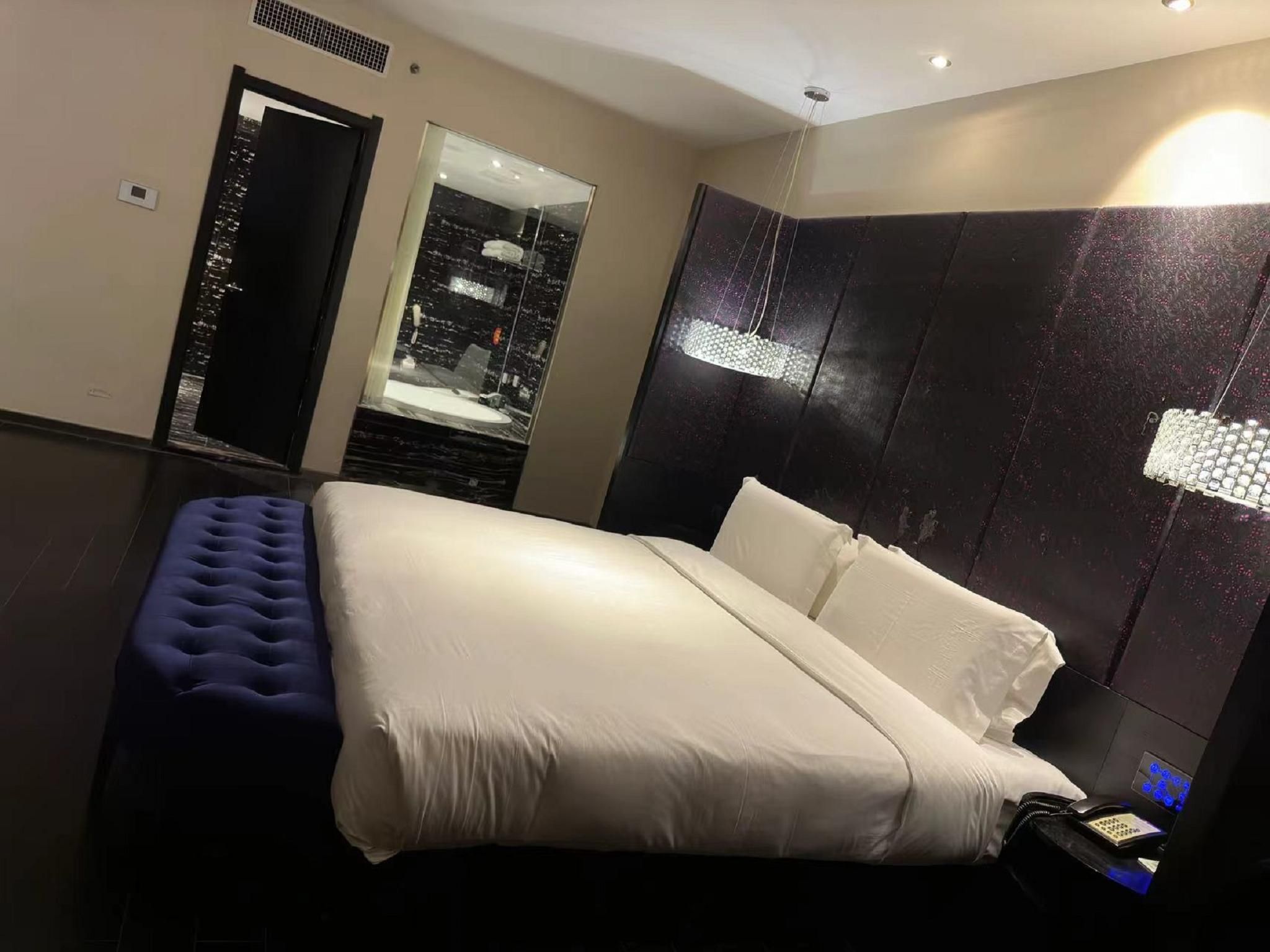 Huazhu - Bonding Room