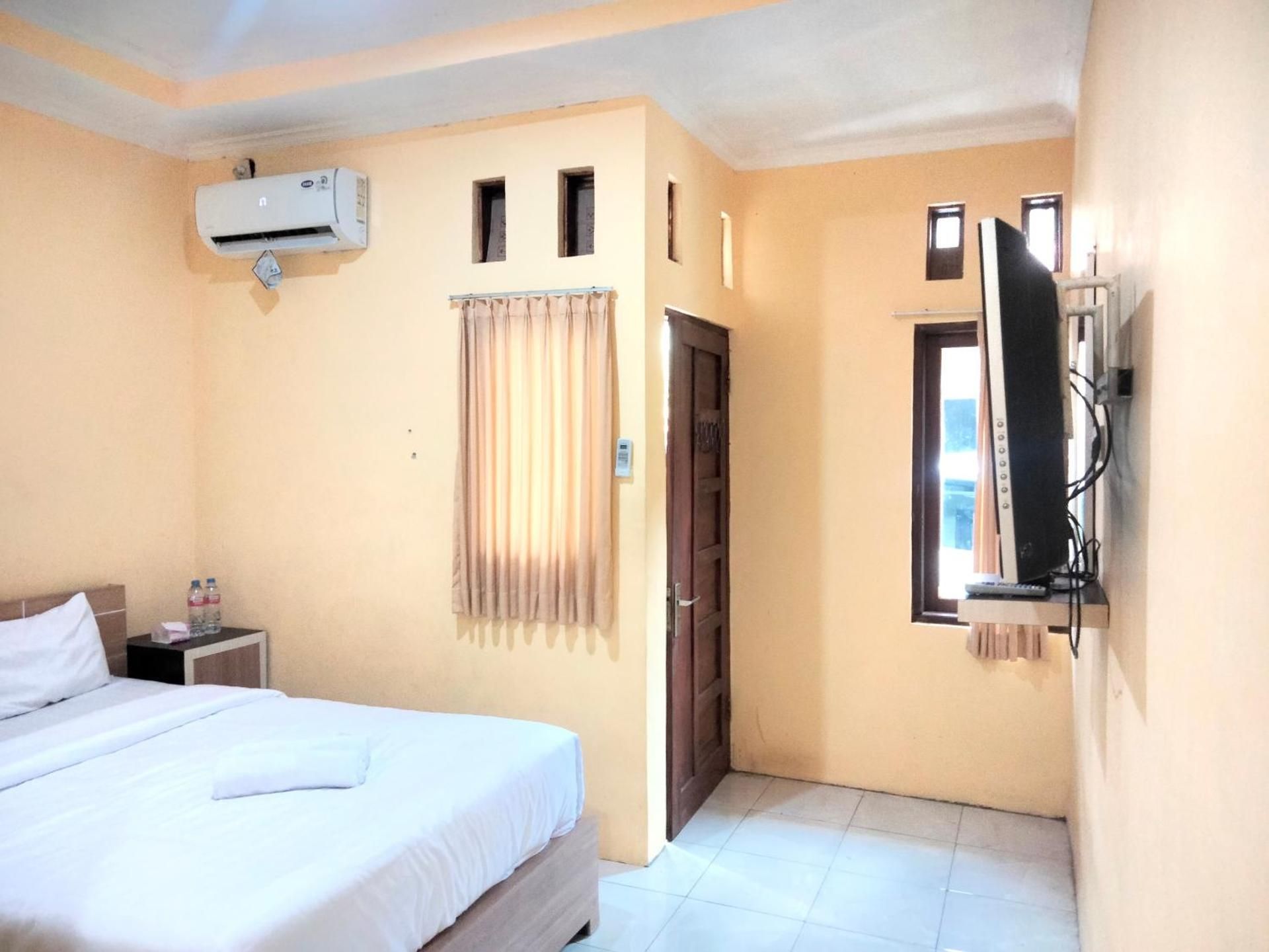 Wisma Mutiara near Alun Alun Demak Mitra RedDoorz Standard Room 2