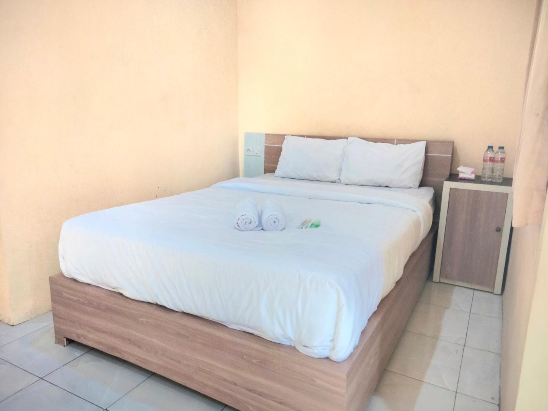 Wisma Mutiara near Alun Alun Demak Mitra RedDoorz Standard Room