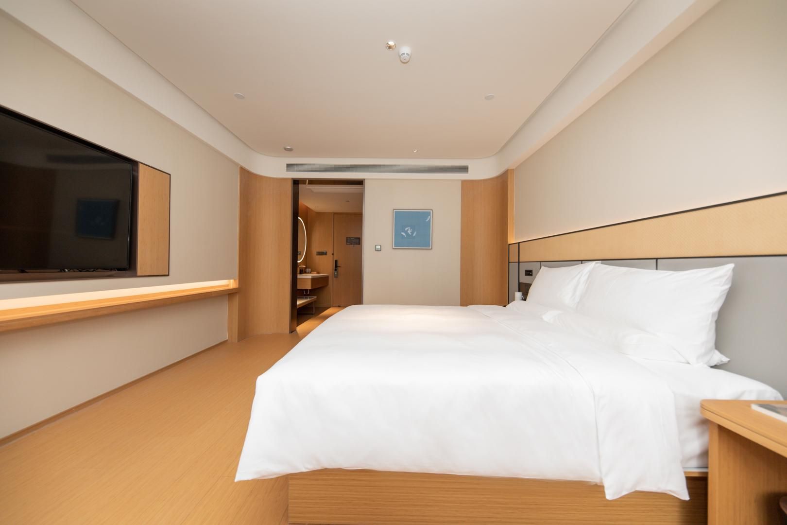 Huazhu - Room With Bed