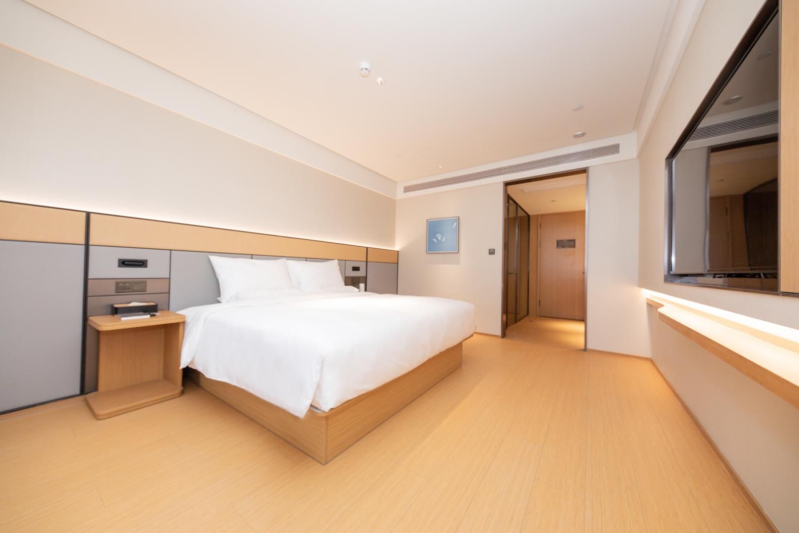Huazhu - Room With Bed