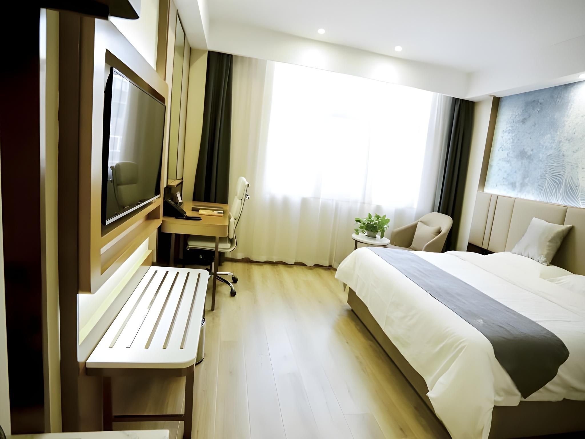 Queen Room with View