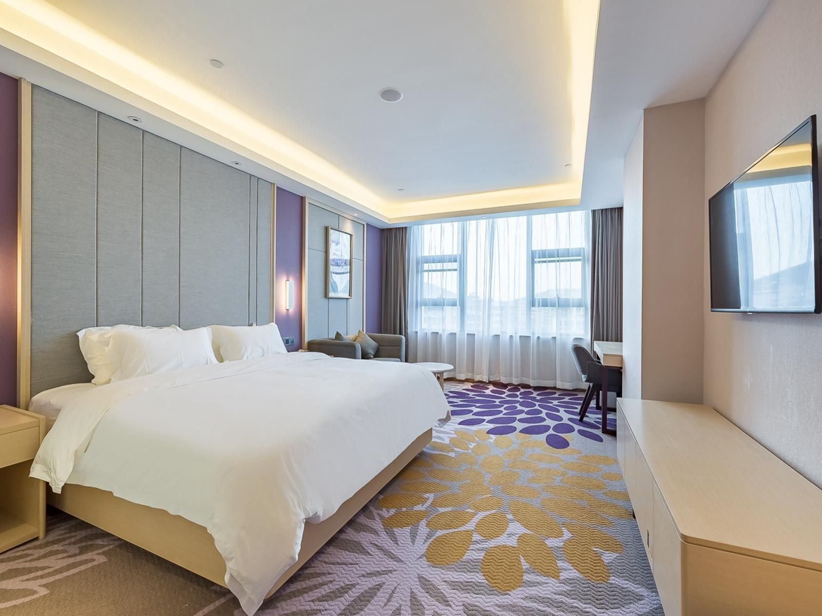 Business Queen Room