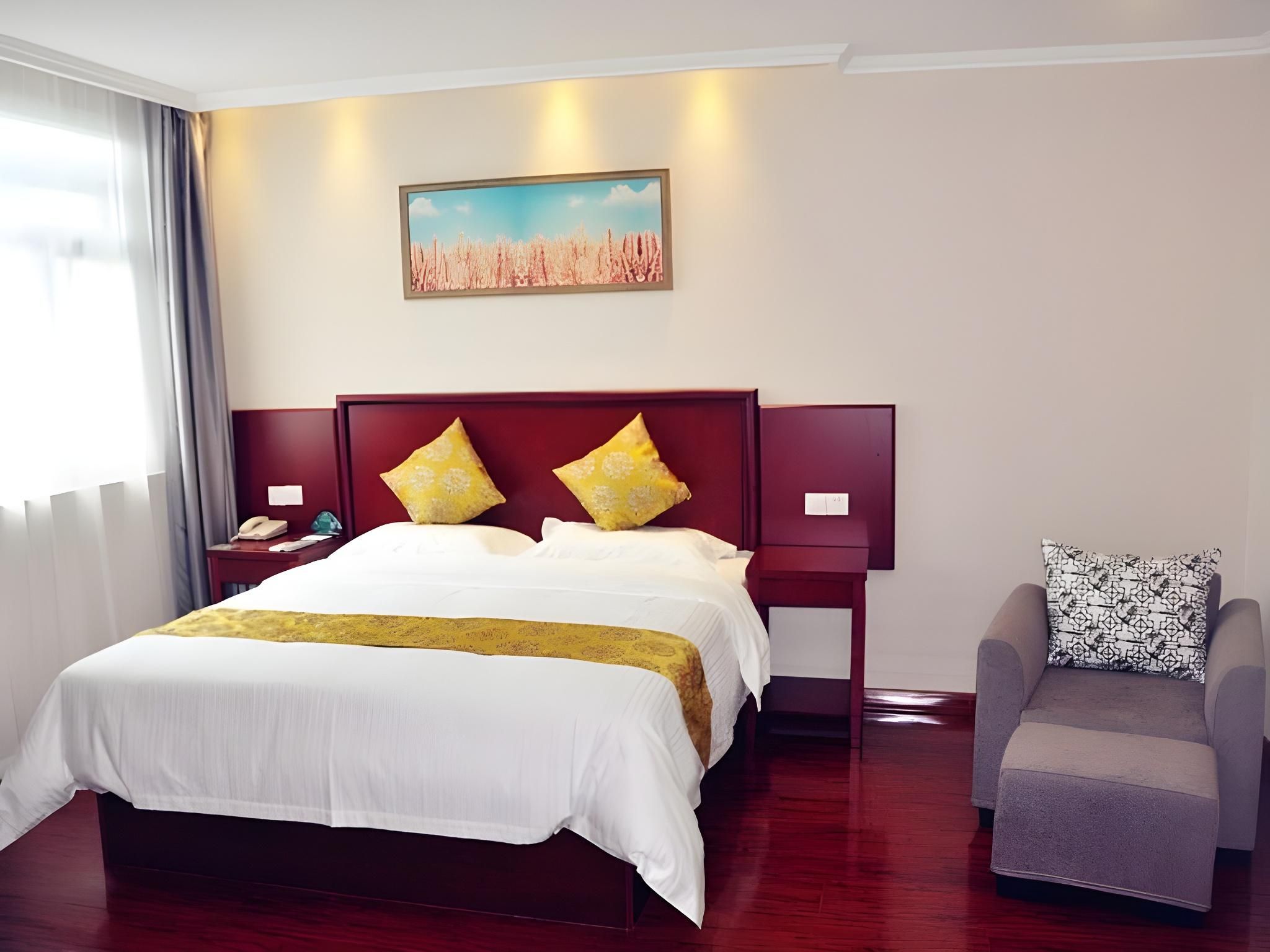 Feature Queen Room