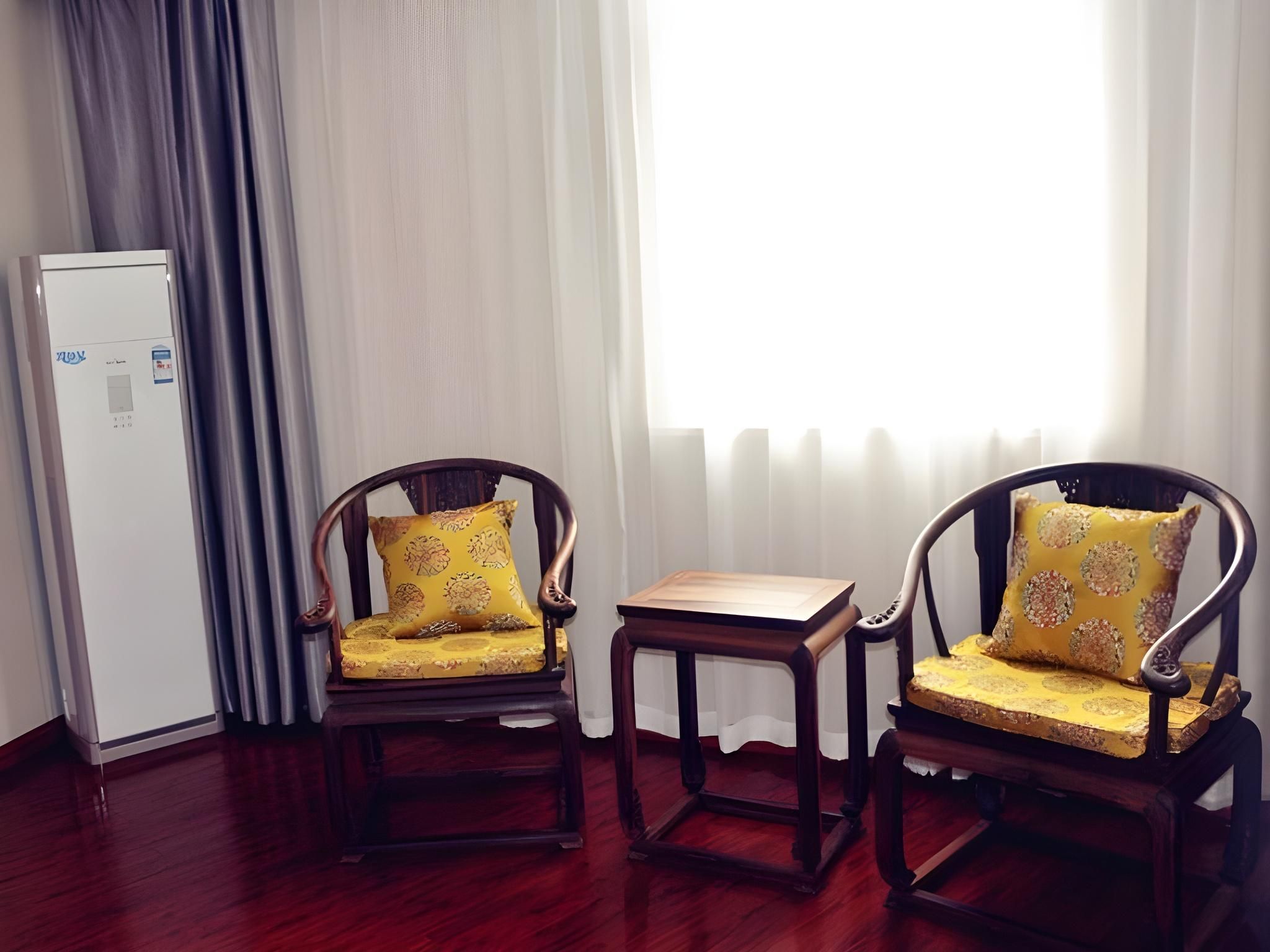 Business Queen Room