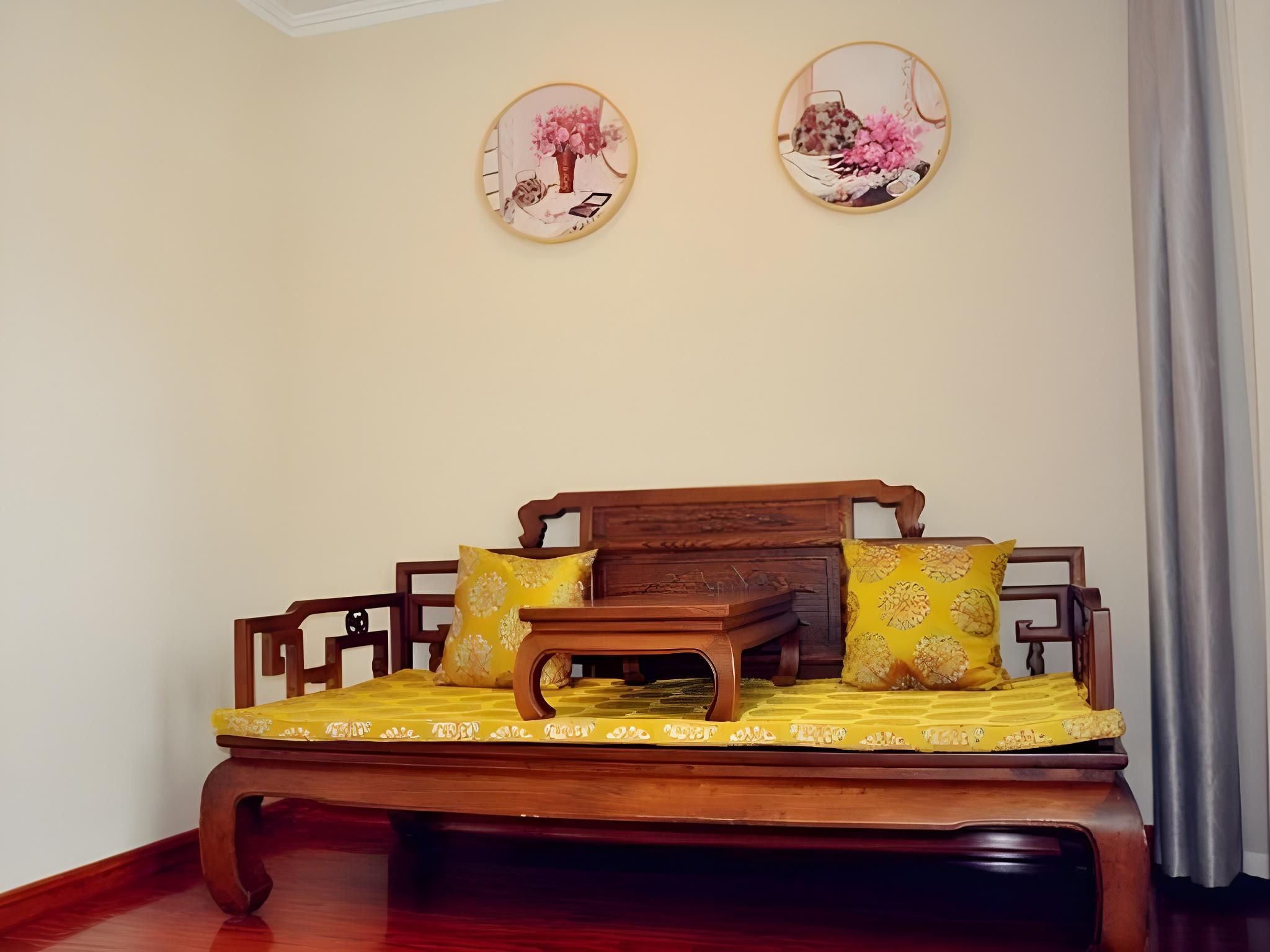 Feature Queen Room