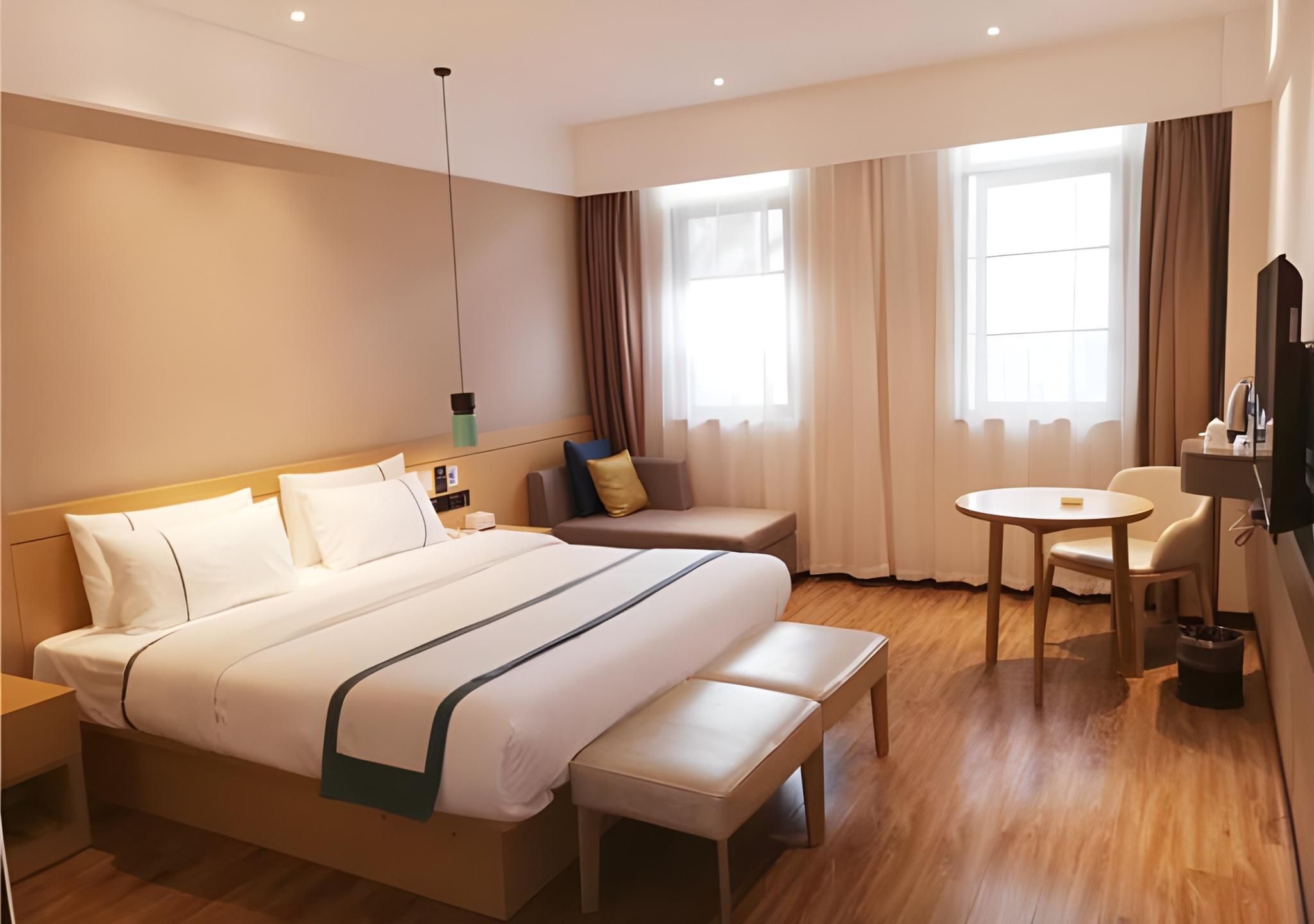 Business Queen Room