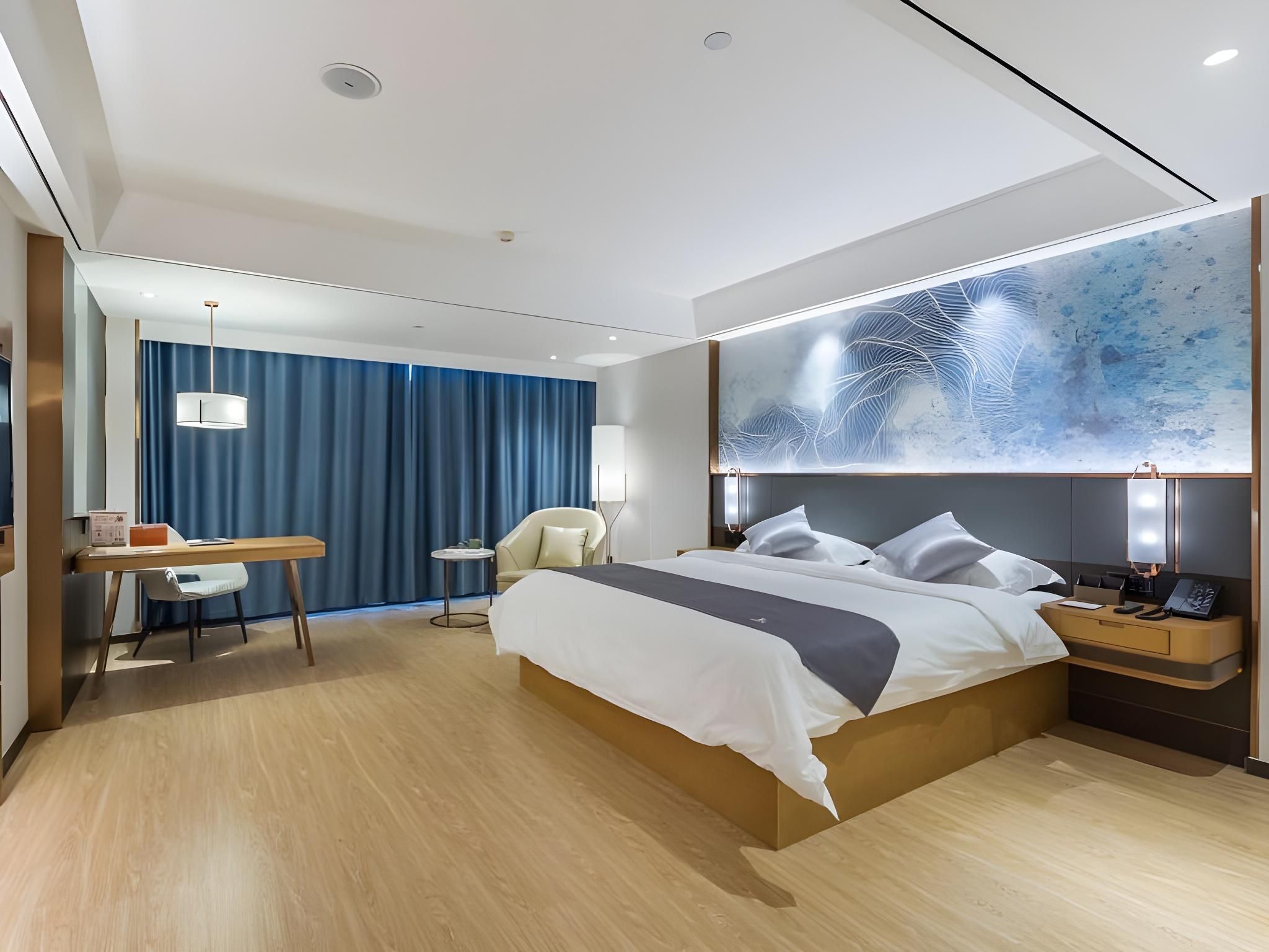 Queen Deluxe Room