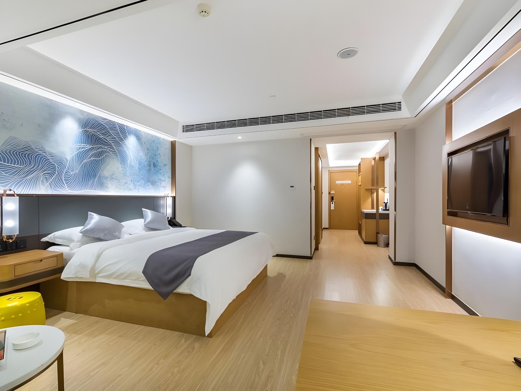 Queen Deluxe Room