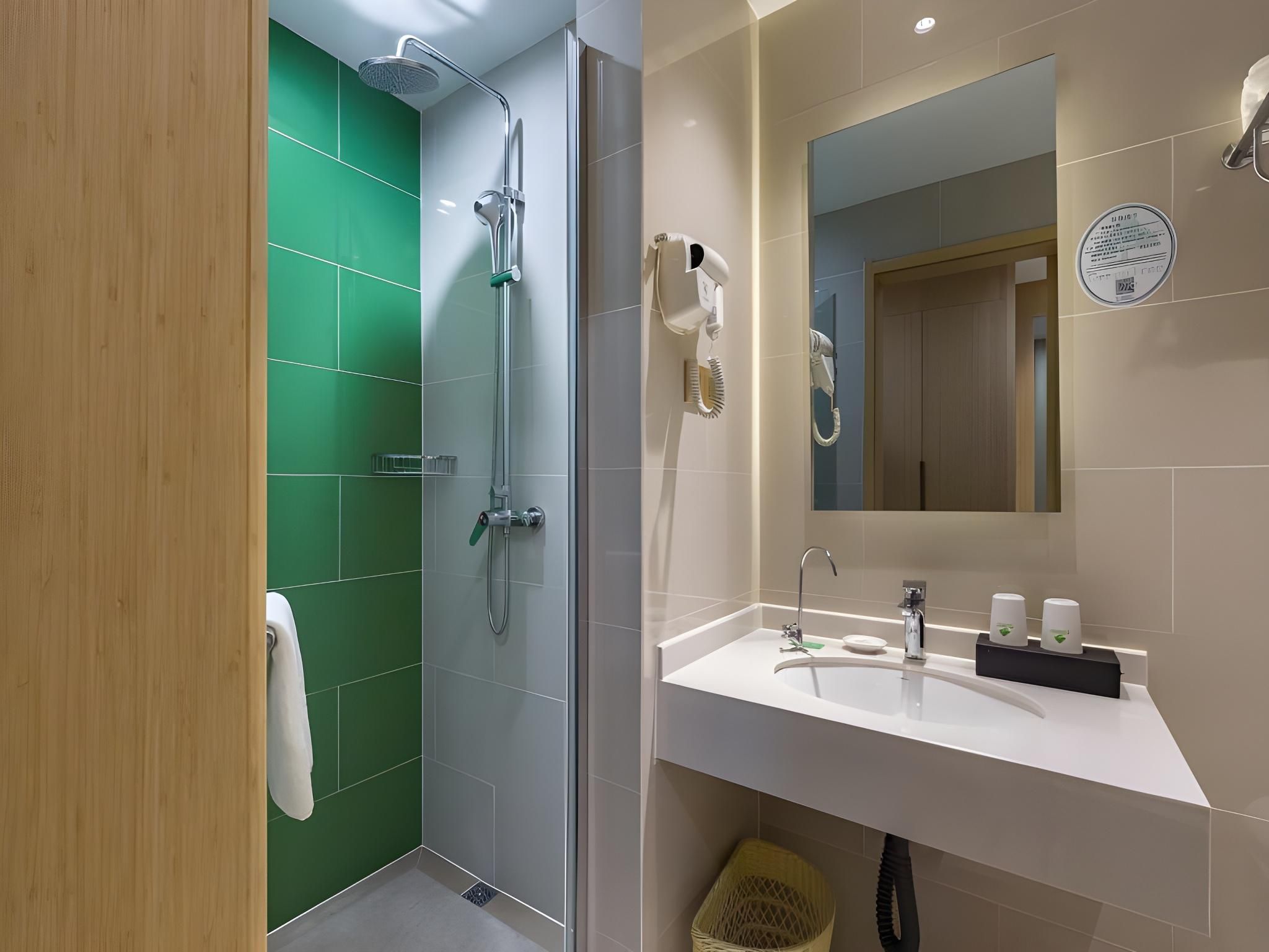 Hotel Queen Room