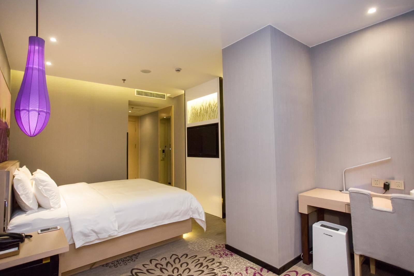 Business Queen Room