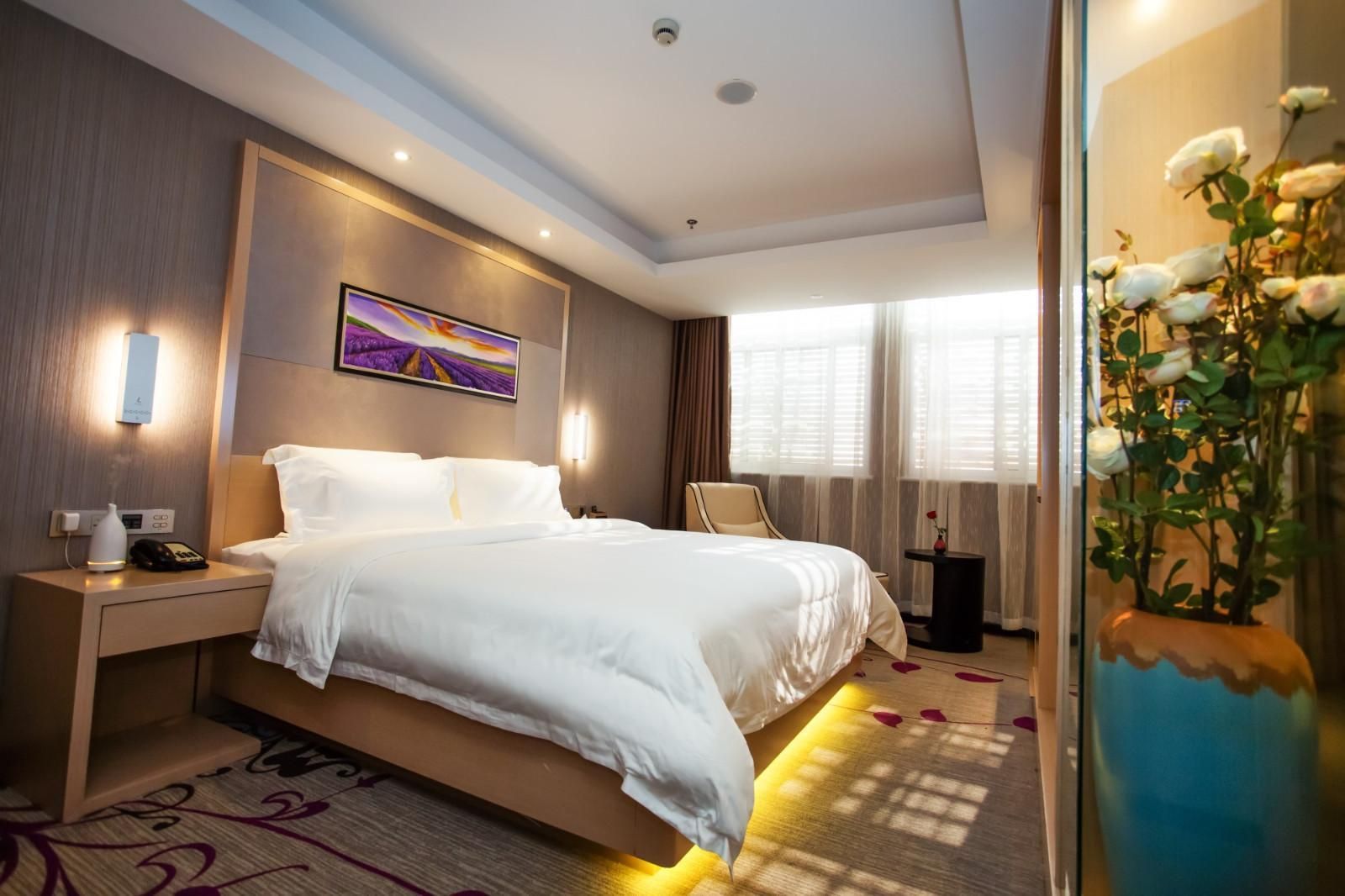Business Queen Room