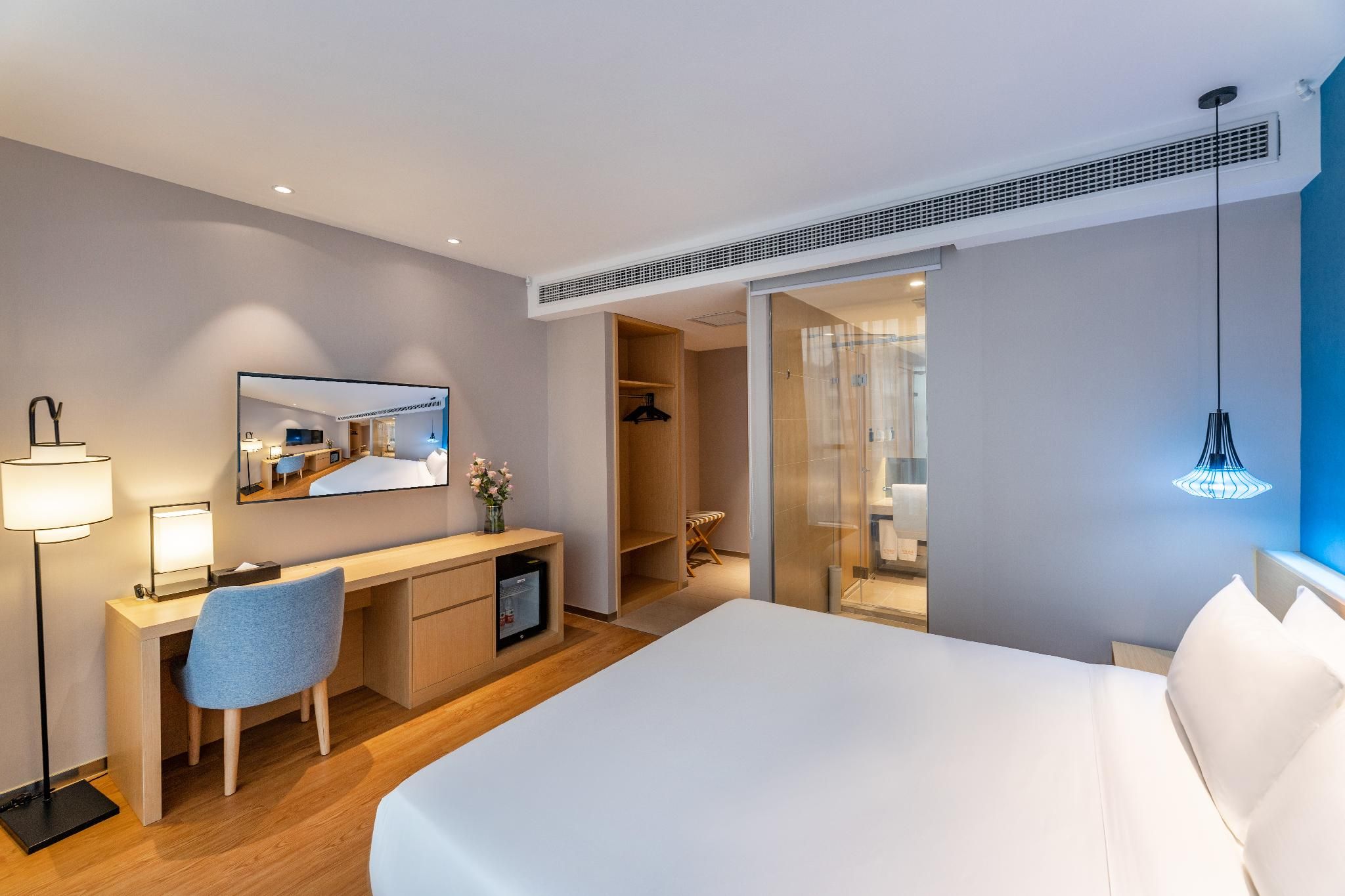 Business Queen Bed Room