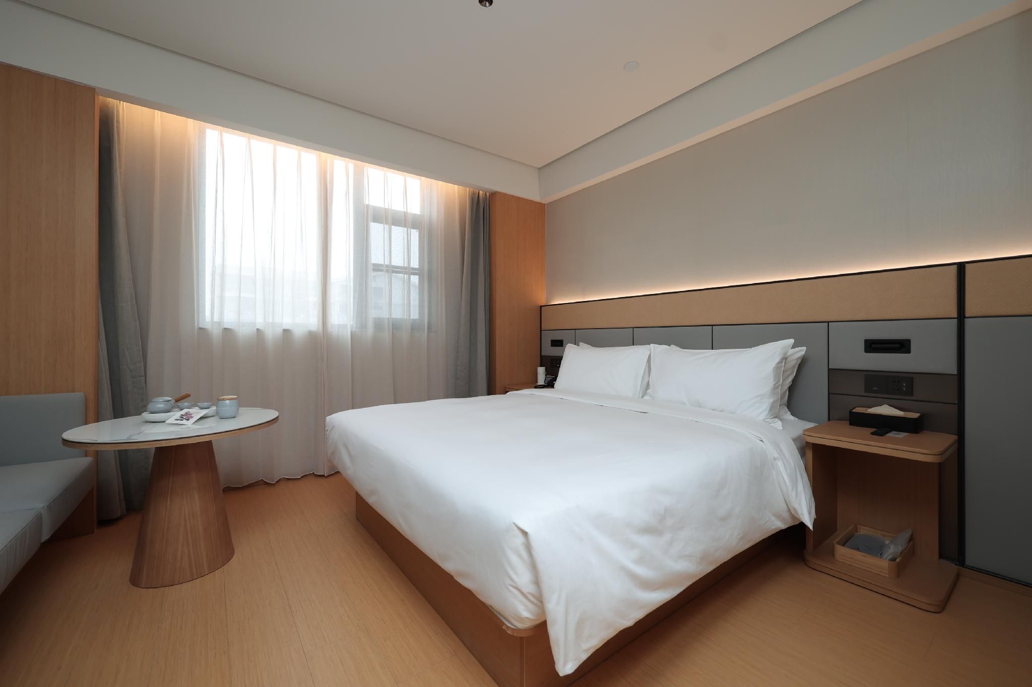 Huazhu - Room With Bed