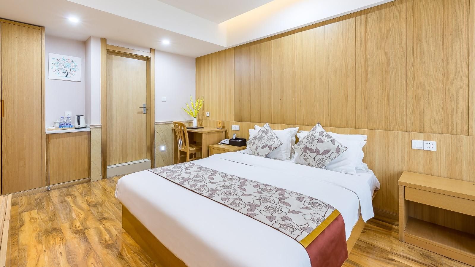 Comfort Queen Room
