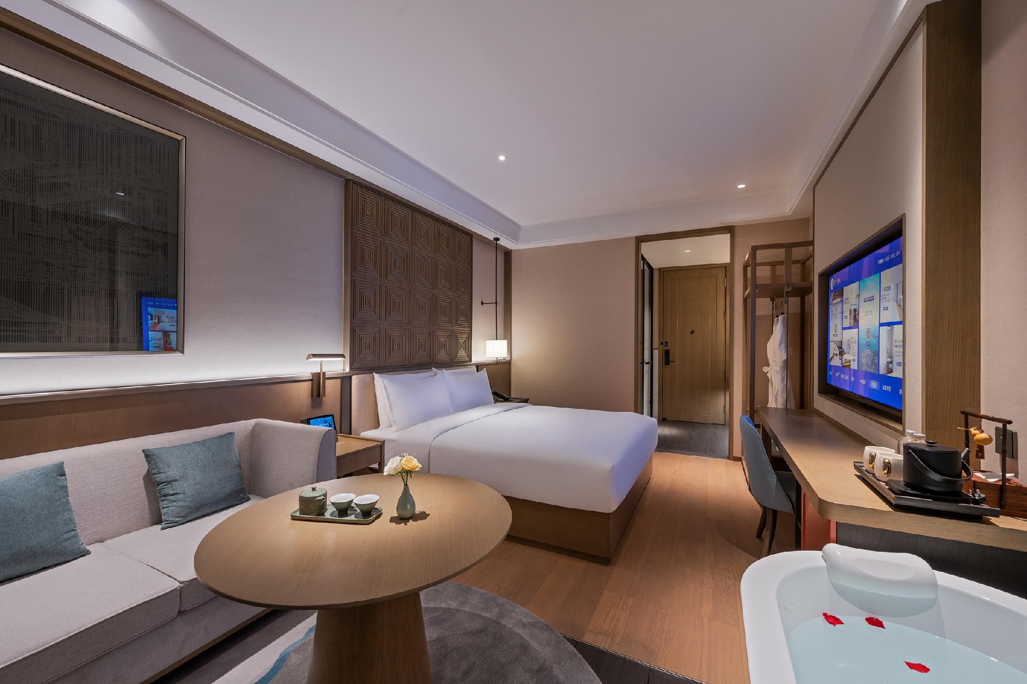 Huazhu - Garden Bed Room
