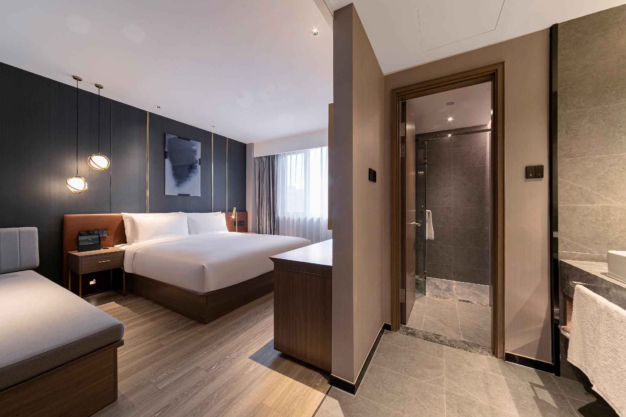 Queen Superior Room