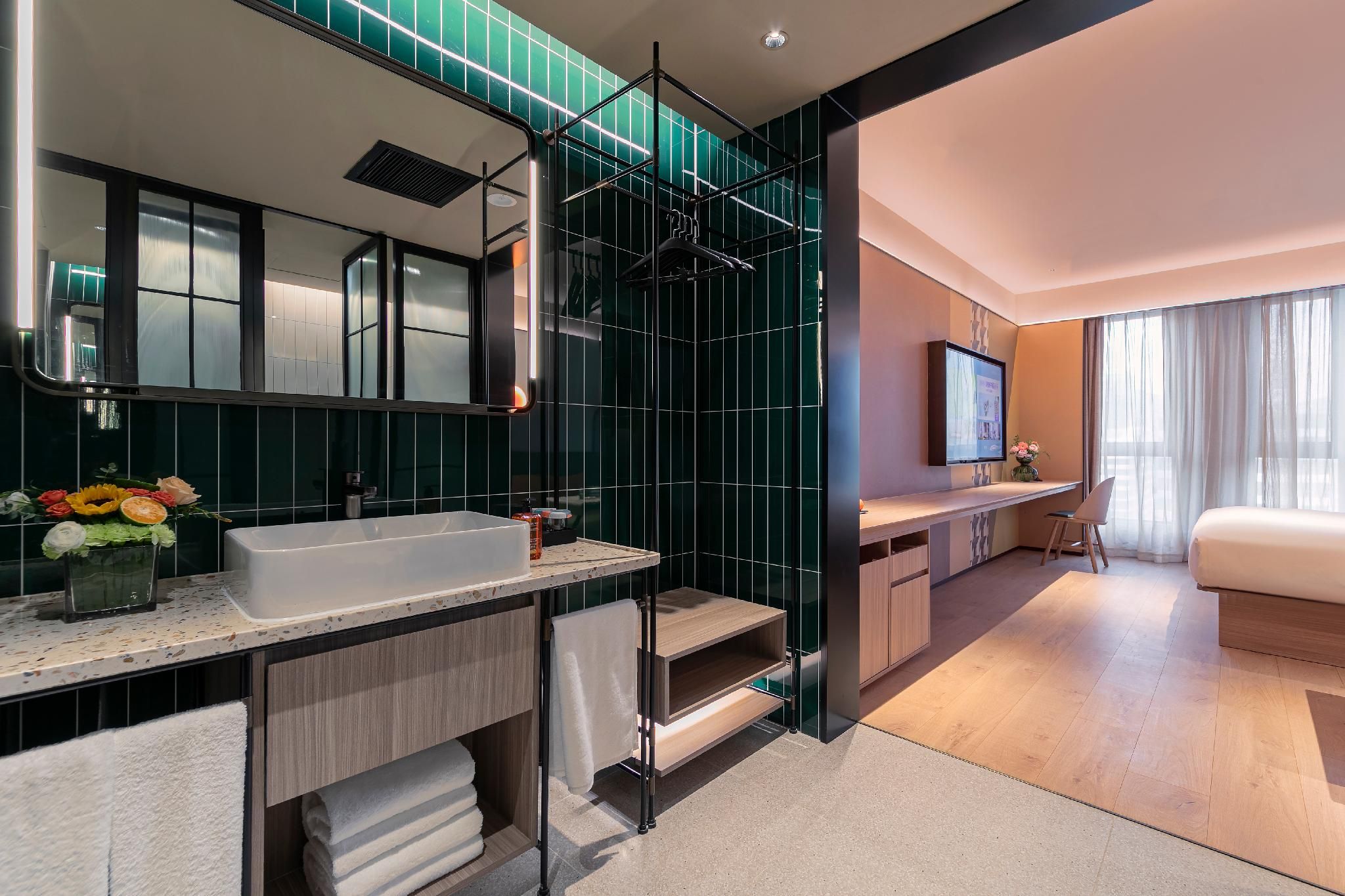 Huazhu - Executive Bed Room