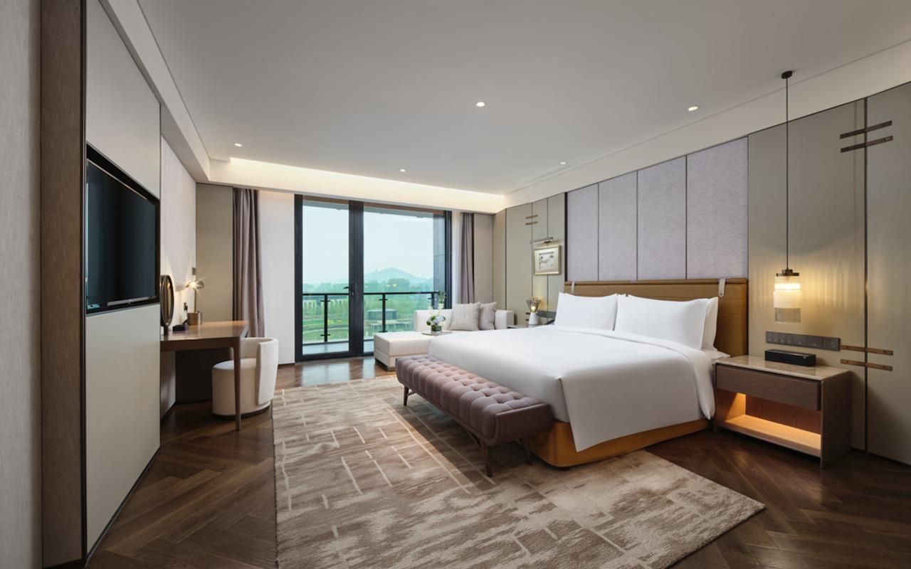 Deluxe Room, Guest room, 1 King, Garden view, Balcony
