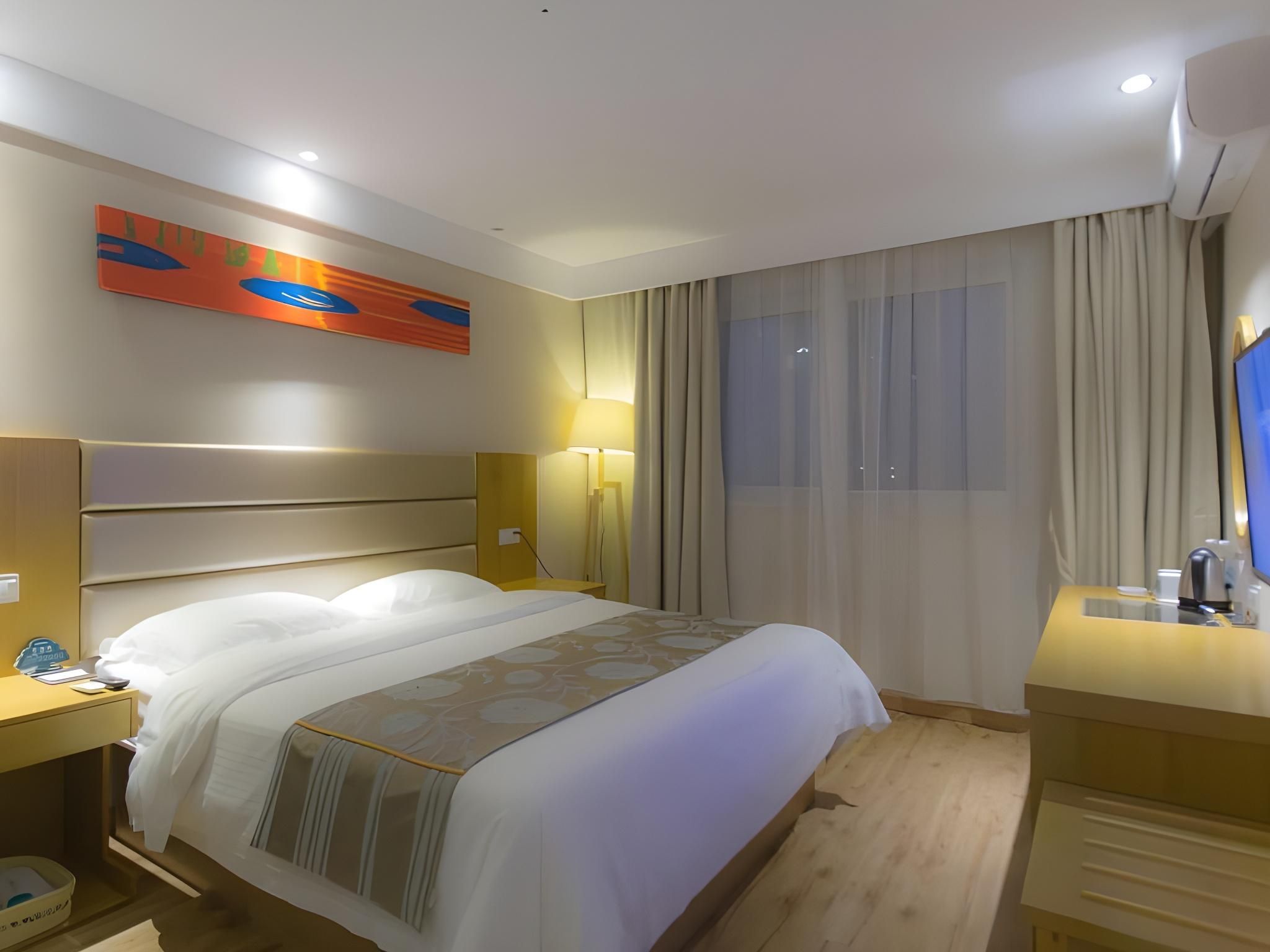 Hotel Queen Room