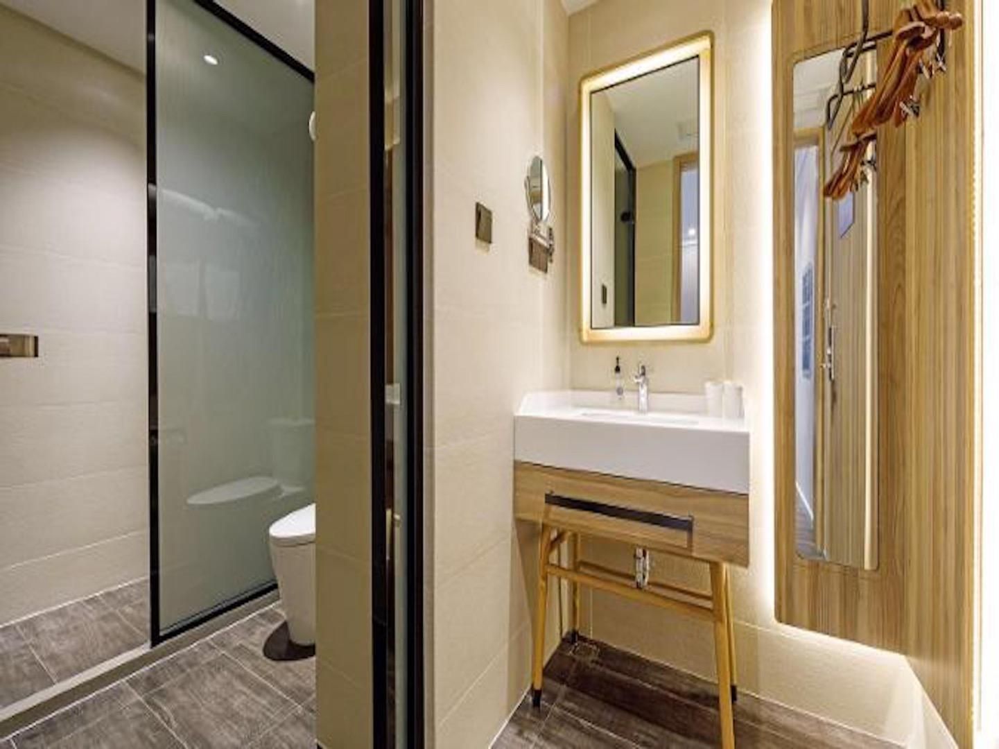 Huazhu - Superior BedRoom