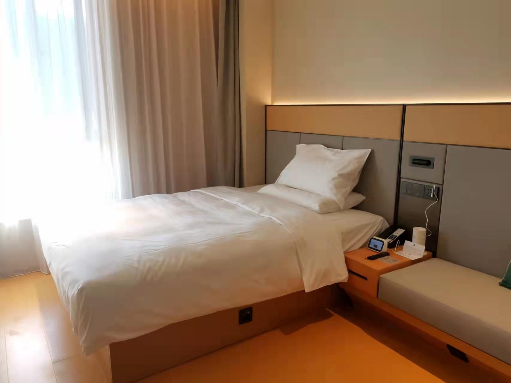Huazhu - Room With Bed