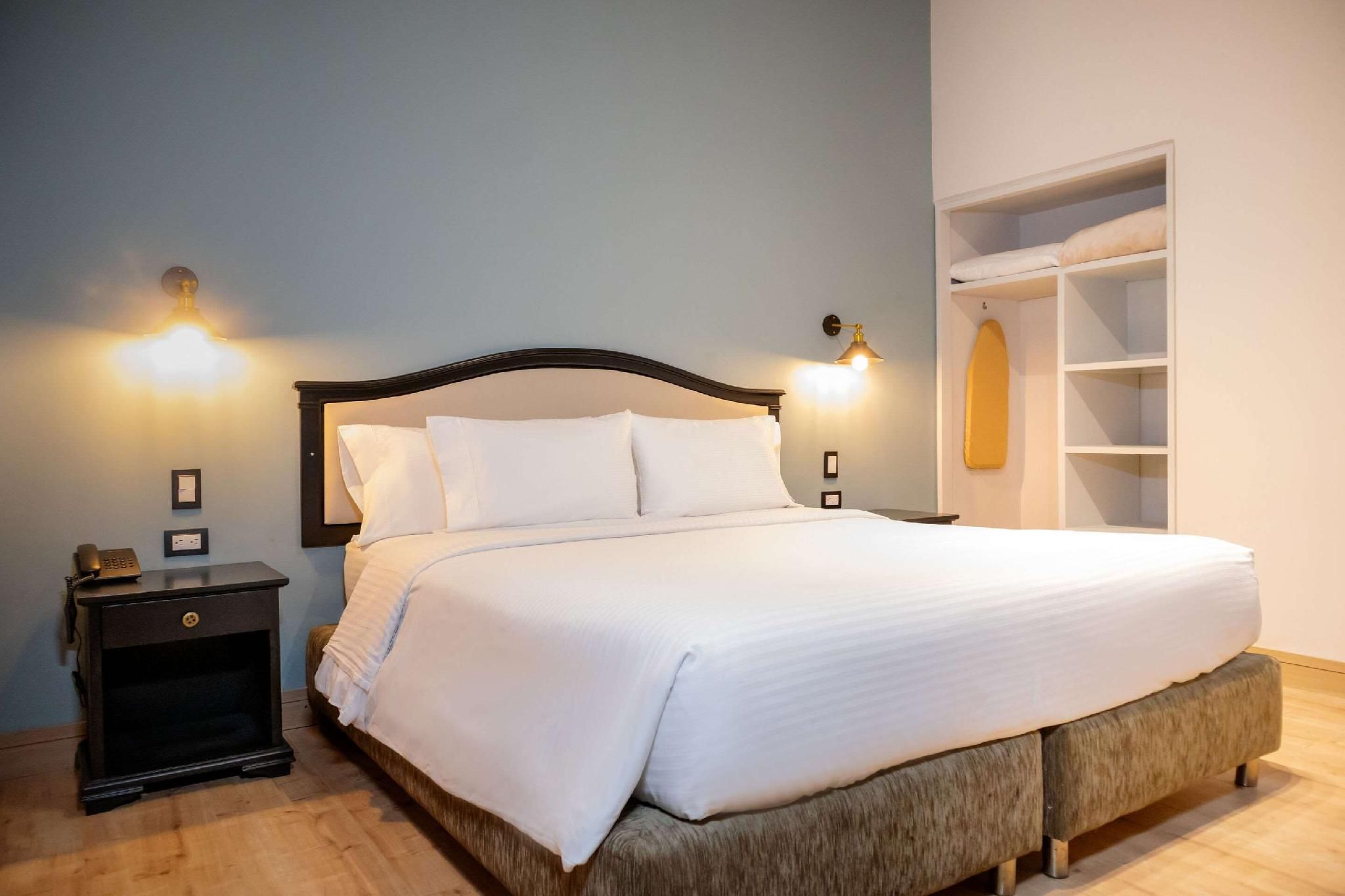 1 King Bed, Suite, Nonsmoking