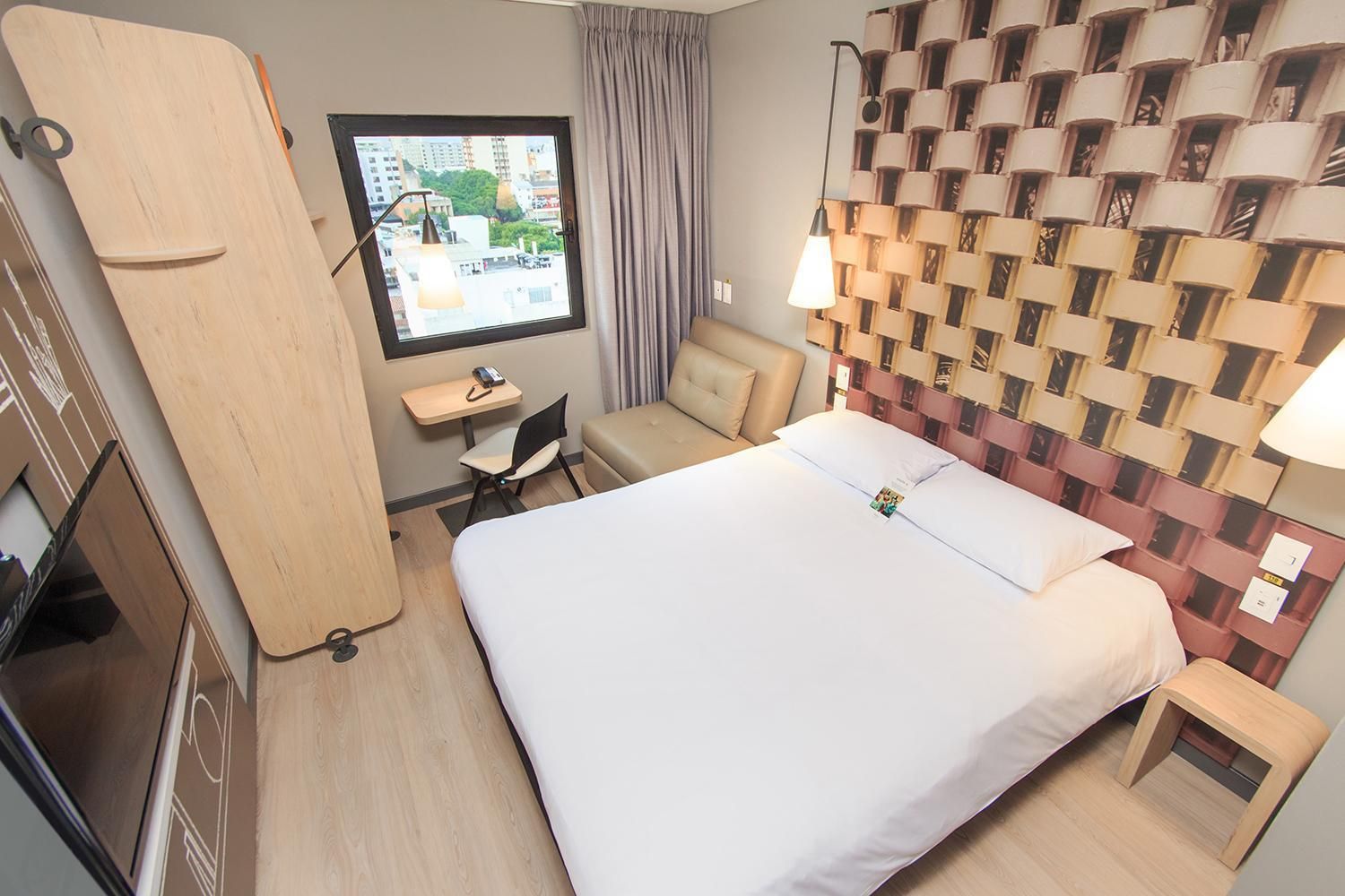ibis Cúcuta STANDARD ROOM WITH DOUBLE BED AND AN EXTRA BED FOR CHILD UNDER 11