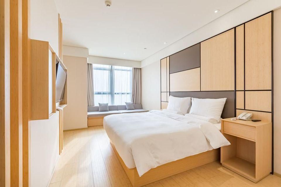 Business Queen Bed Room