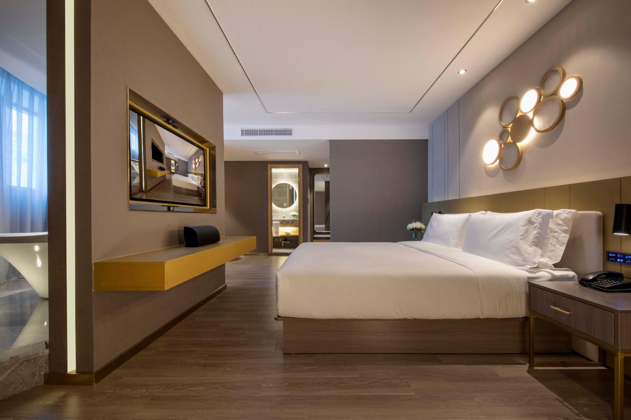 Business Queen Bed Room