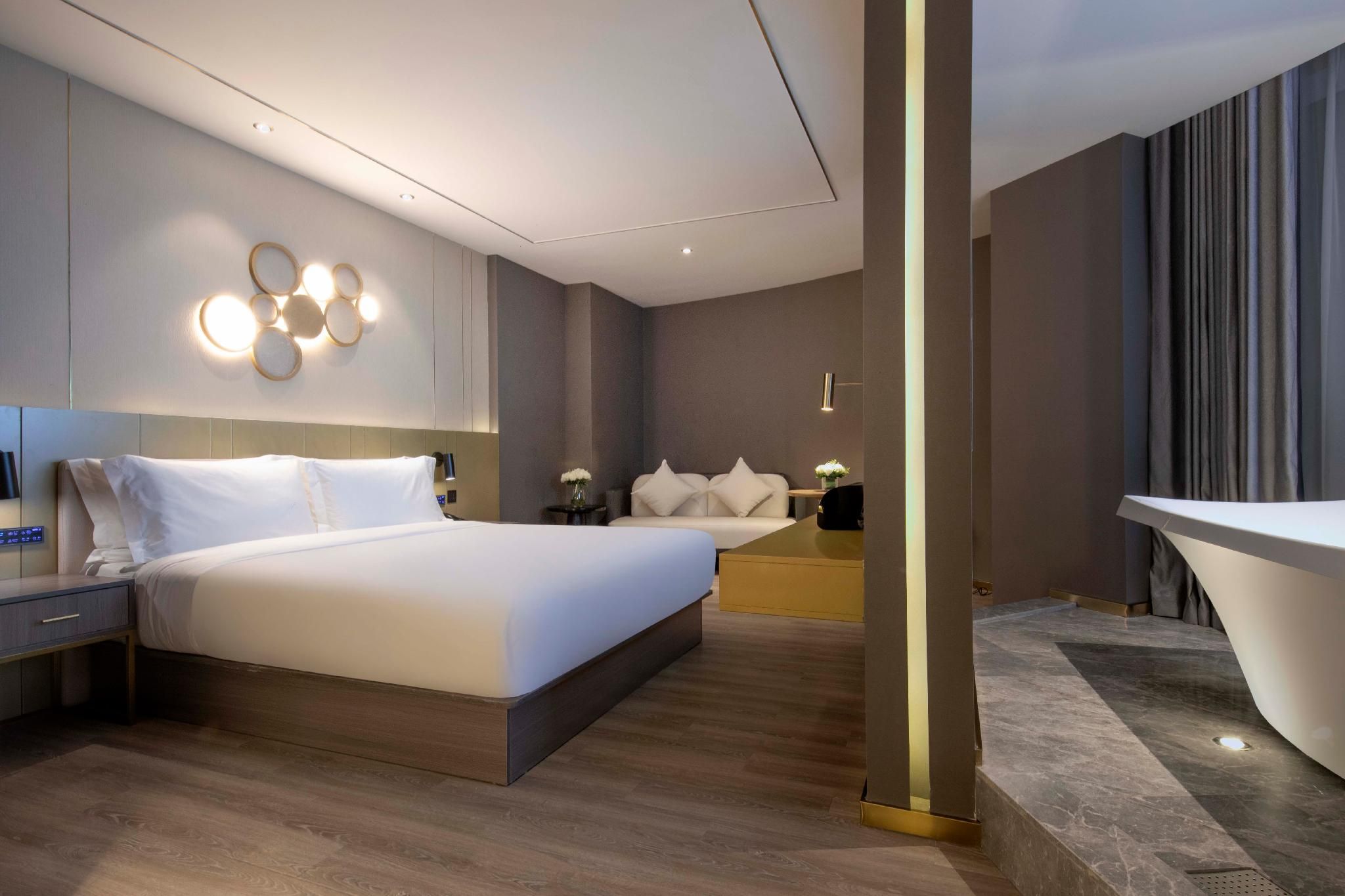 Executive Tower Suite